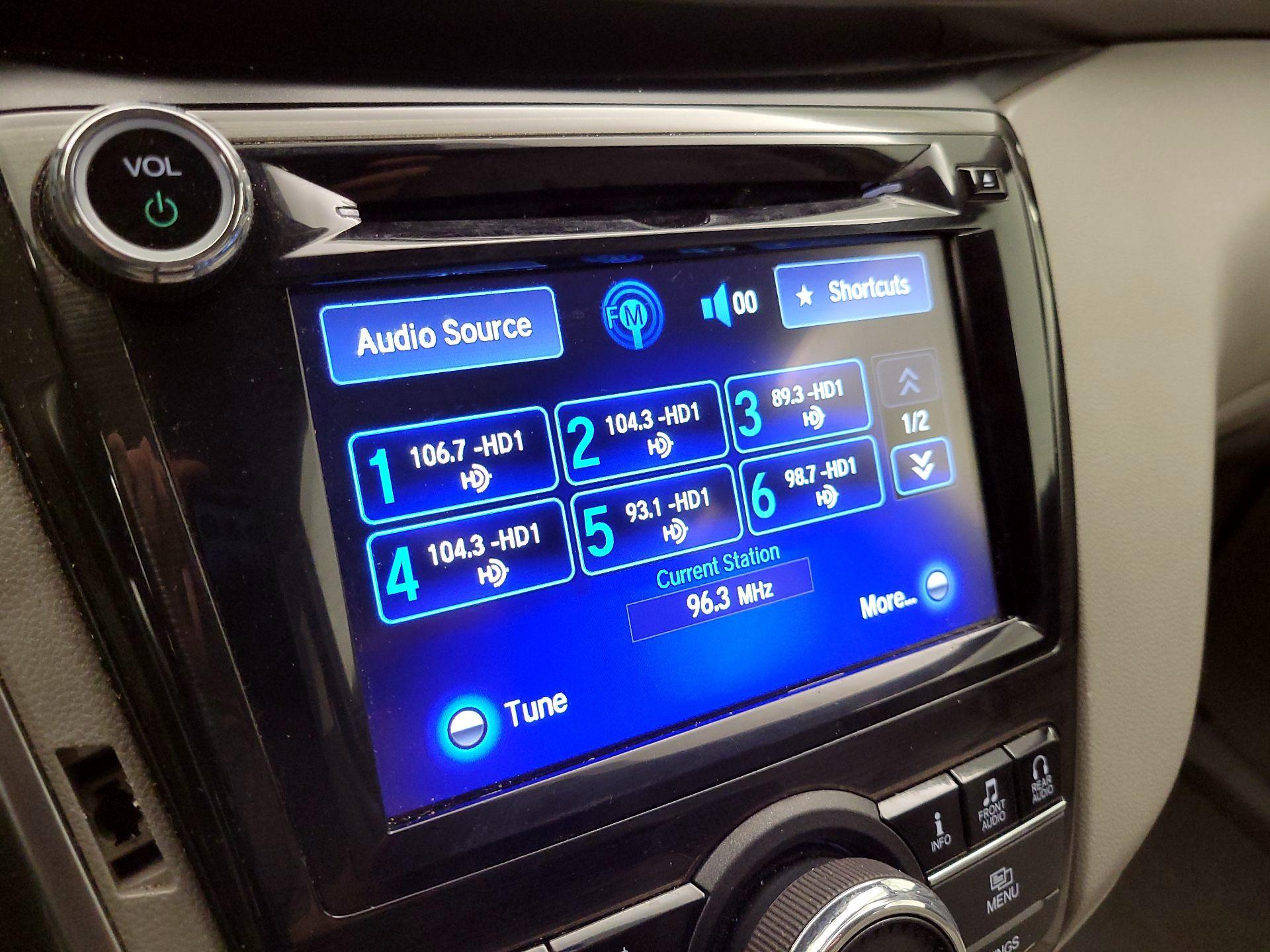 Thumbnail: 2015 Honda Odyssey - 16