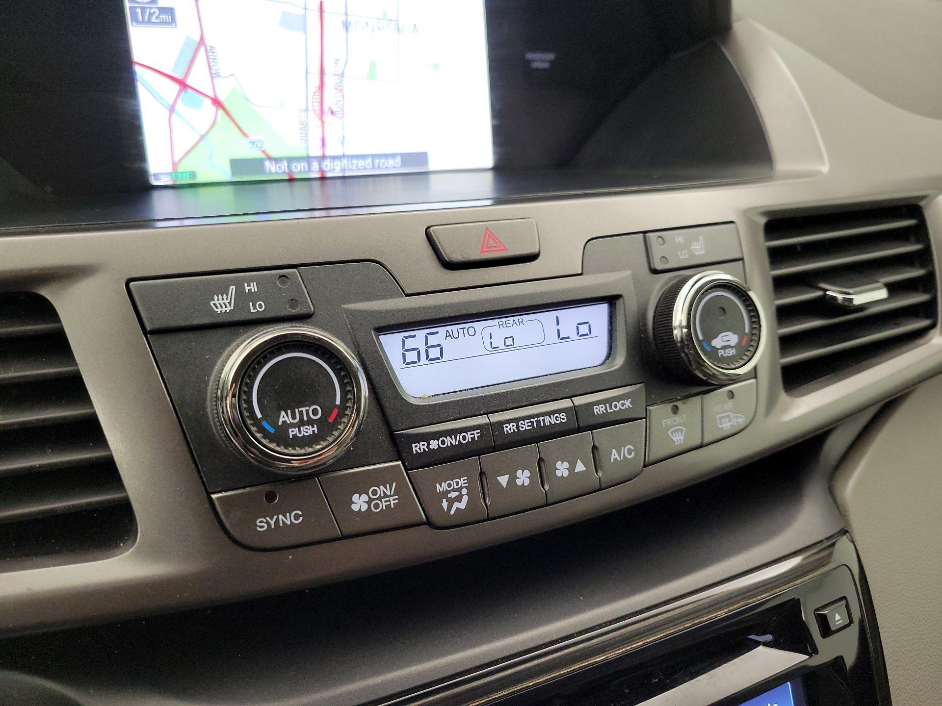 Thumbnail: 2015 Honda Odyssey - 17