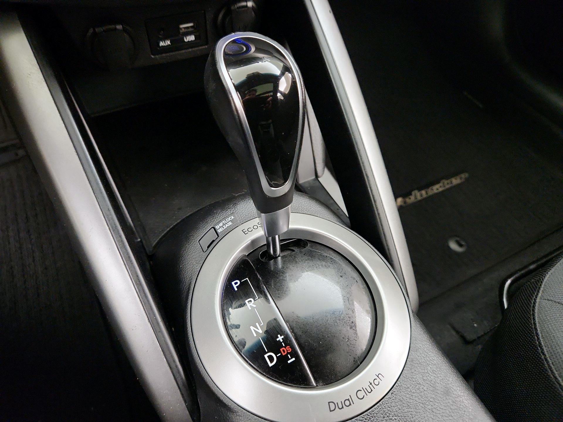 Thumbnail: 2017 Hyundai Veloster - 18