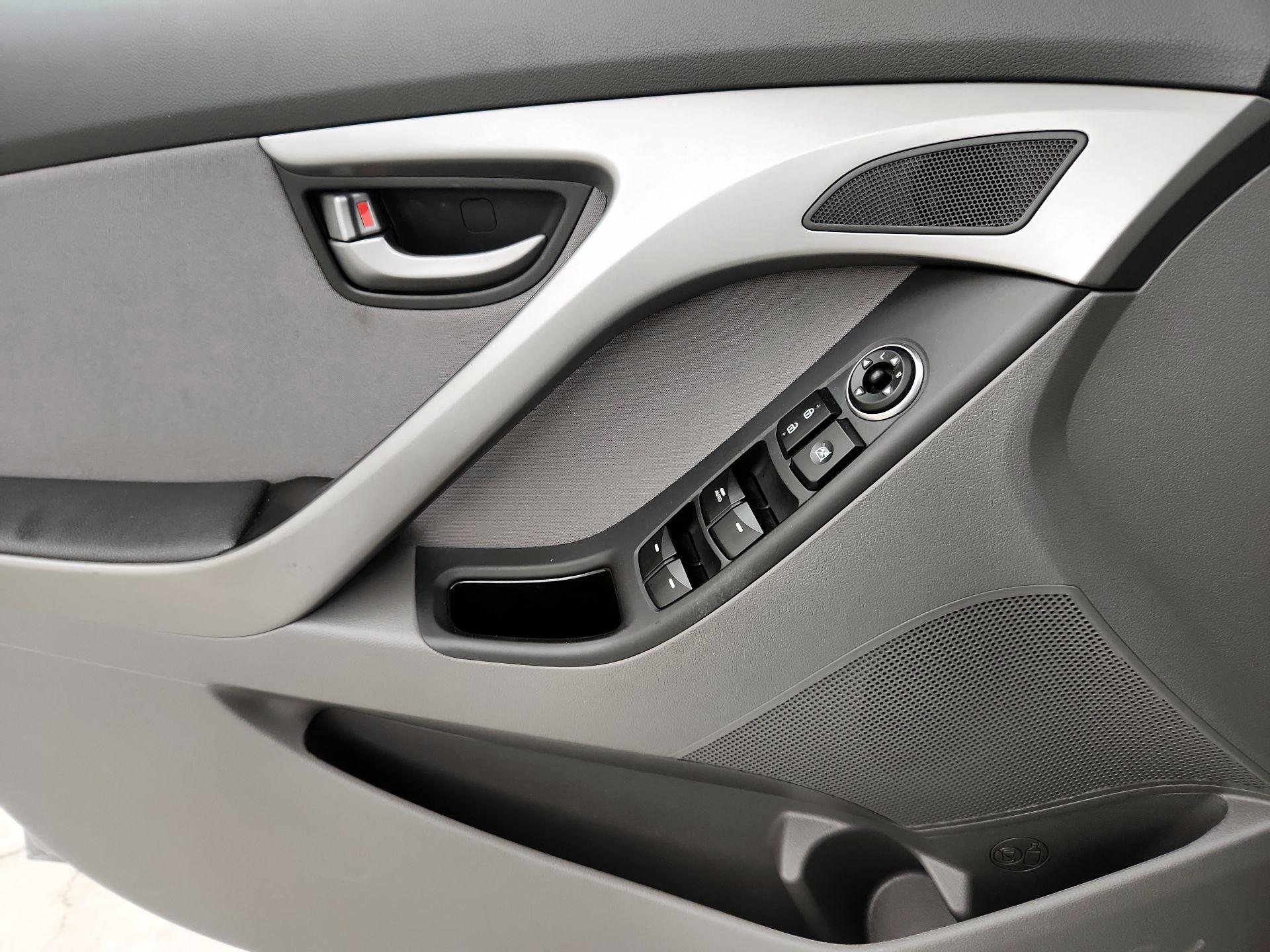Thumbnail: 2015 Hyundai Elantra - 12