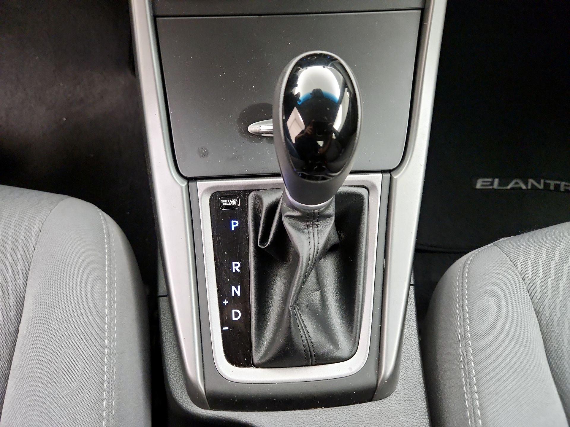 Thumbnail: 2015 Hyundai Elantra - 17