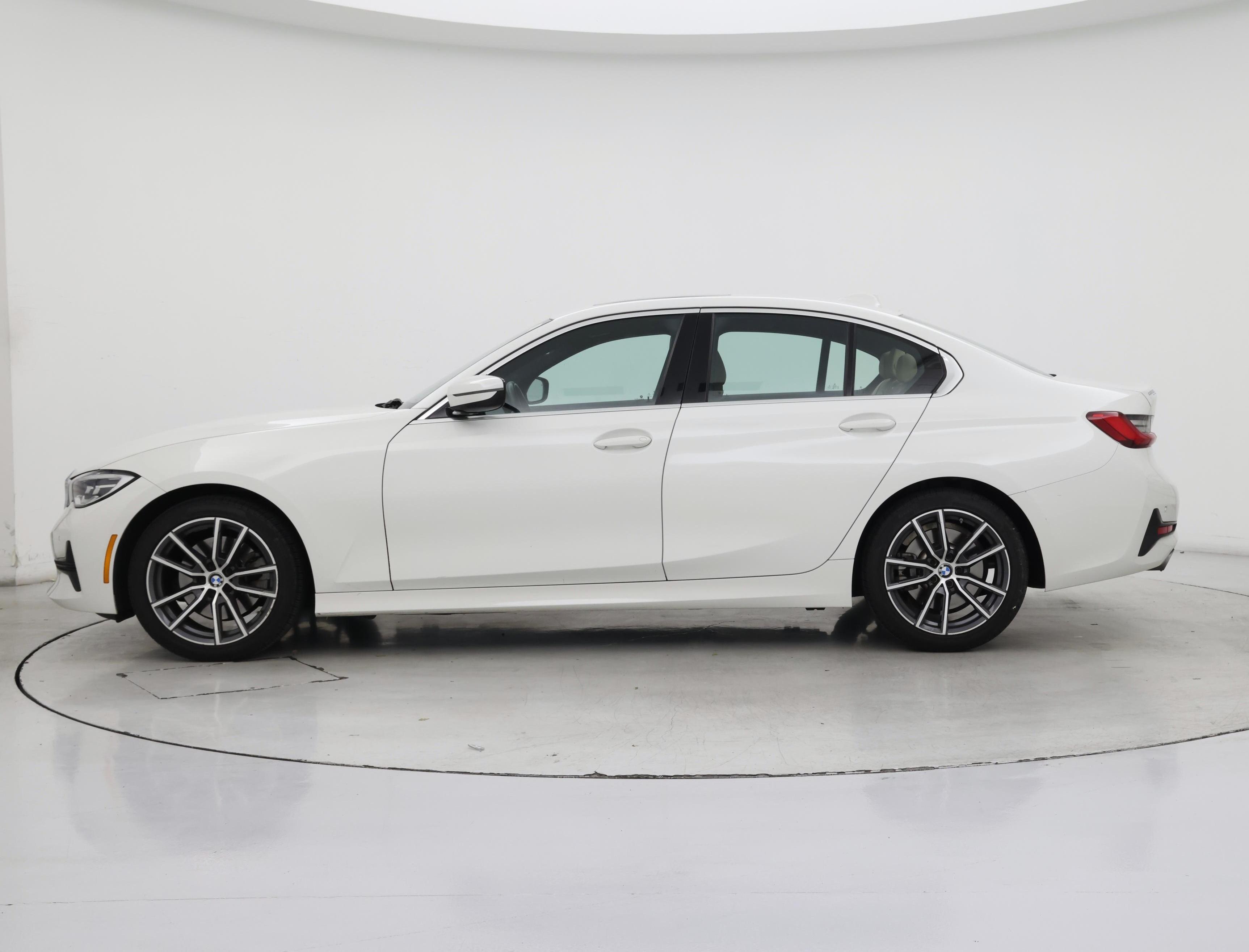 Thumbnail: 2021 BMW 3 Series - 3