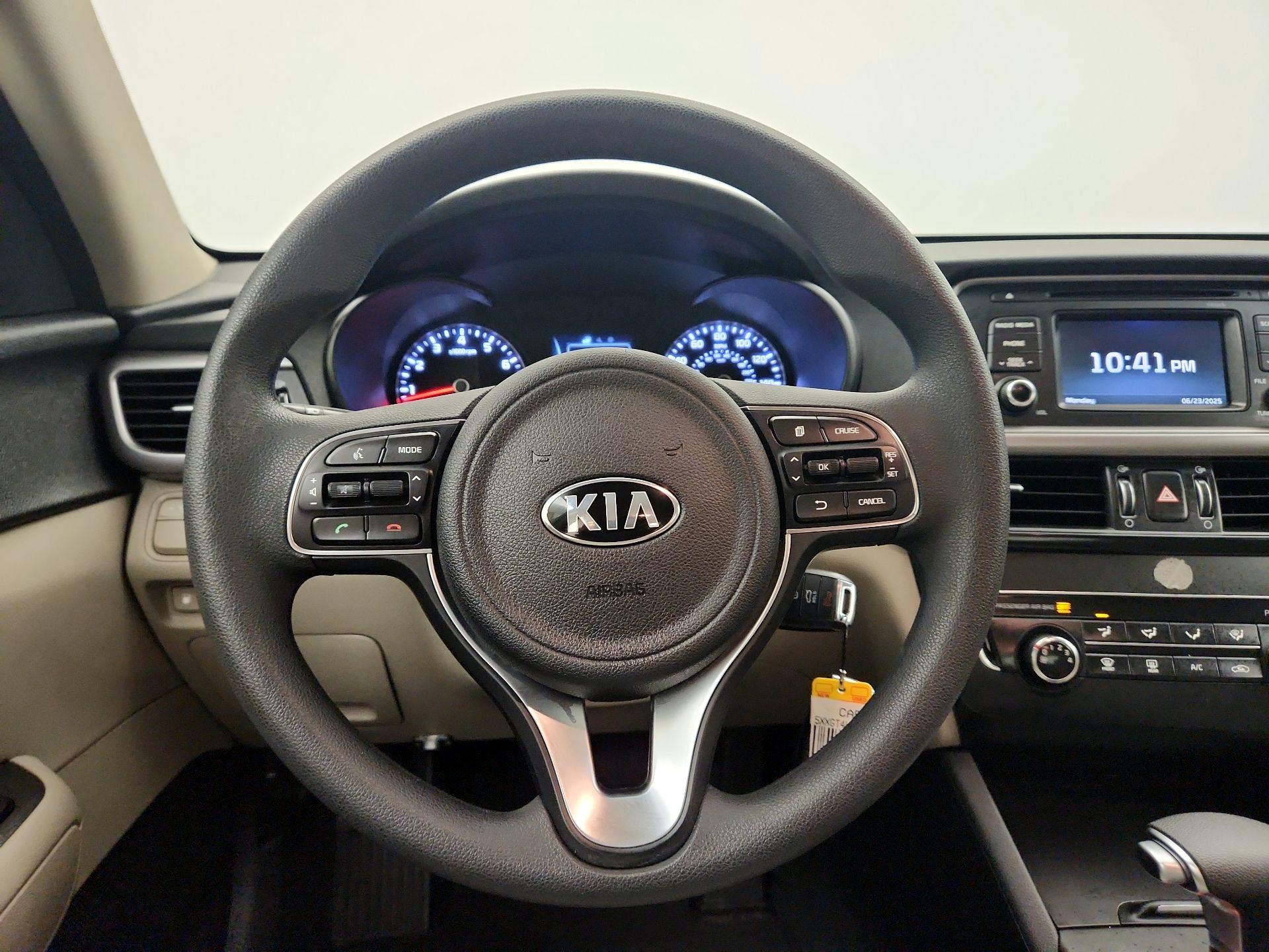 Thumbnail: 2017 Kia Optima - 10