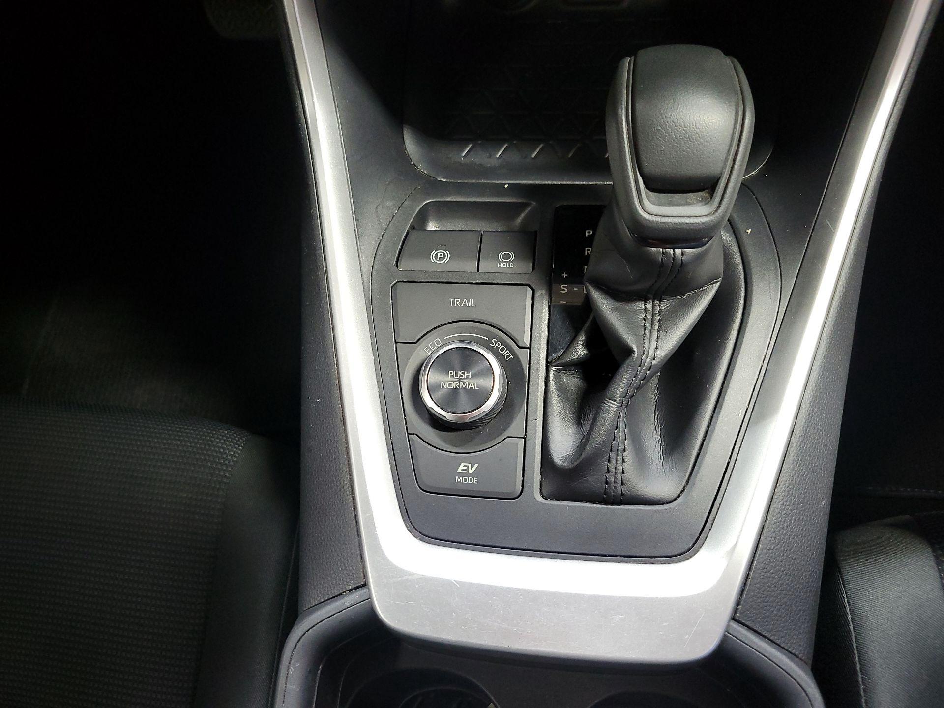 Thumbnail: 2020 Toyota RAV4 - 16