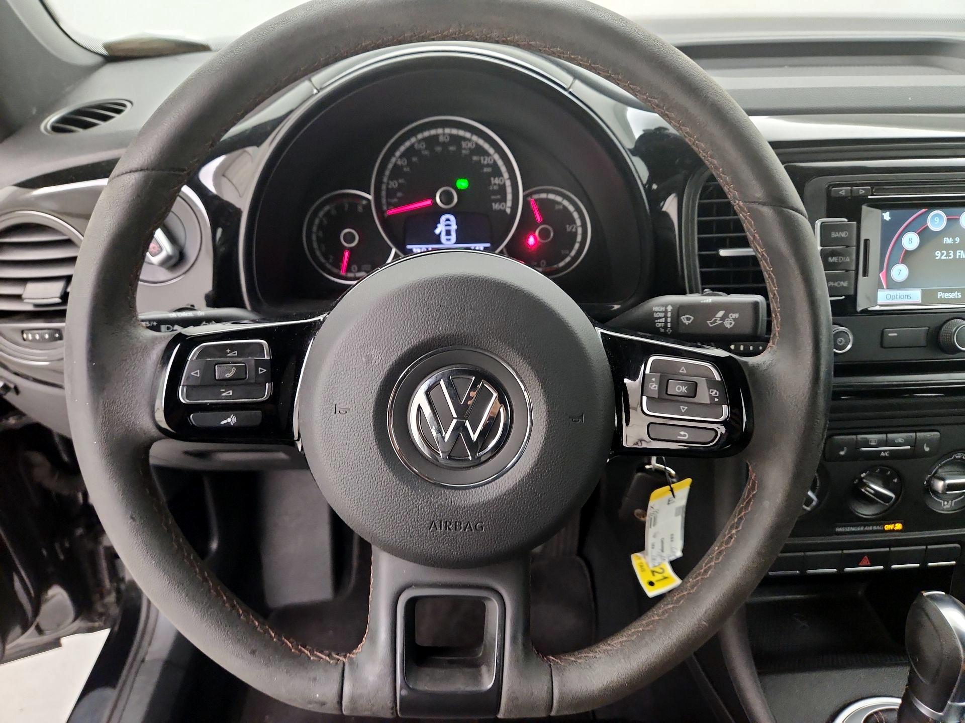 Thumbnail: 2015 Volkswagen Beetle - 10