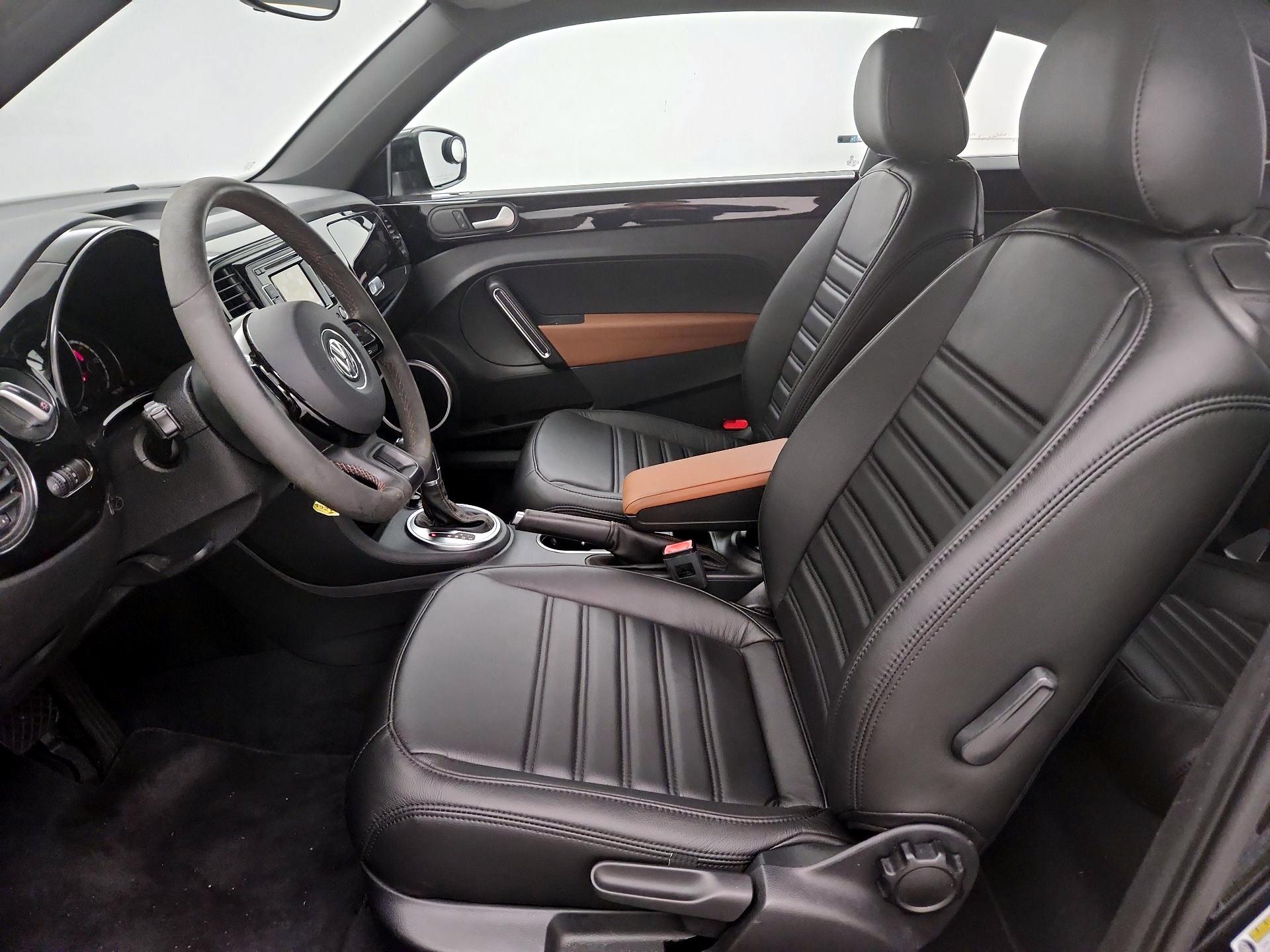 Thumbnail: 2015 Volkswagen Beetle - 11