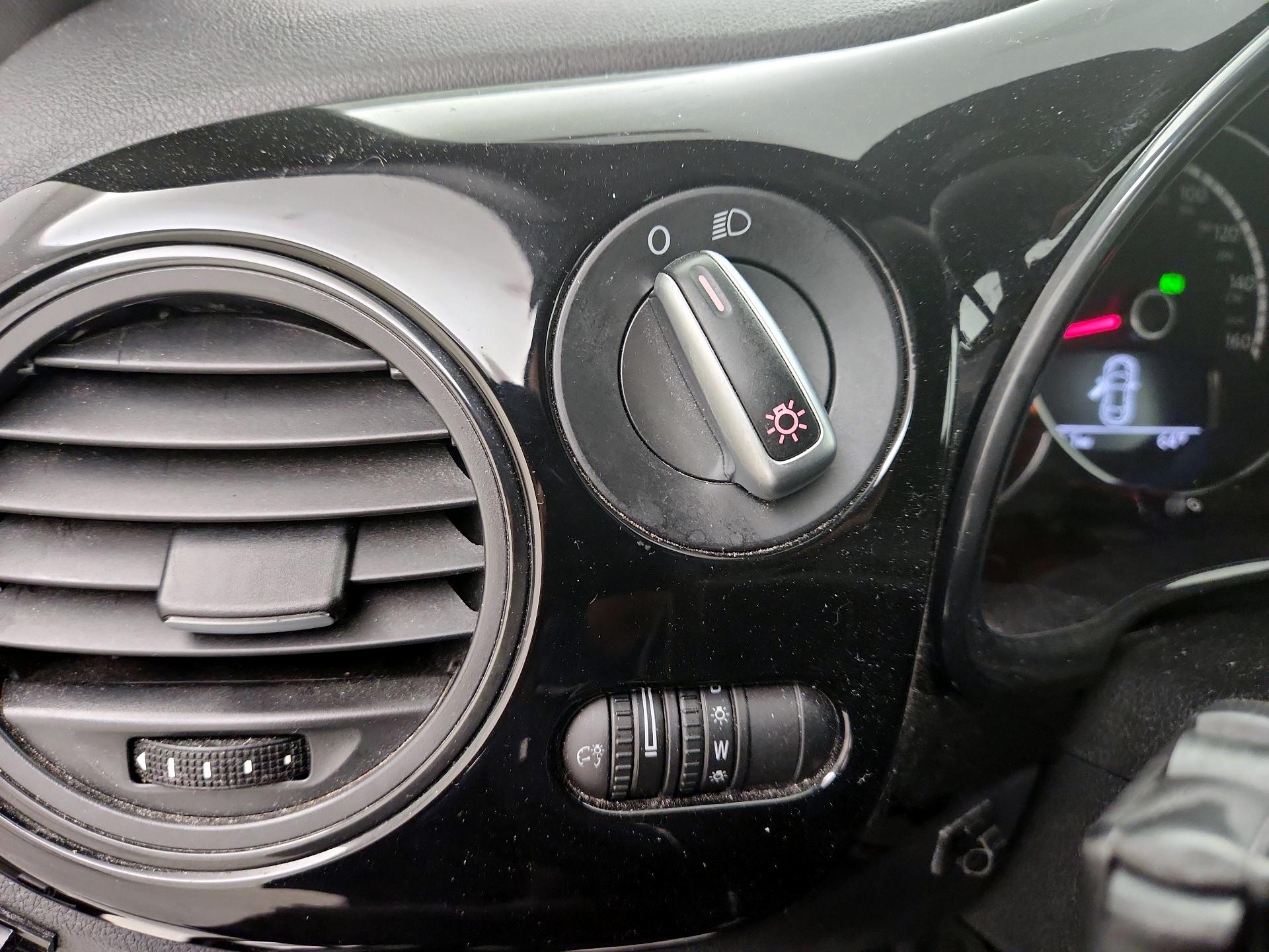 Thumbnail: 2015 Volkswagen Beetle - 13
