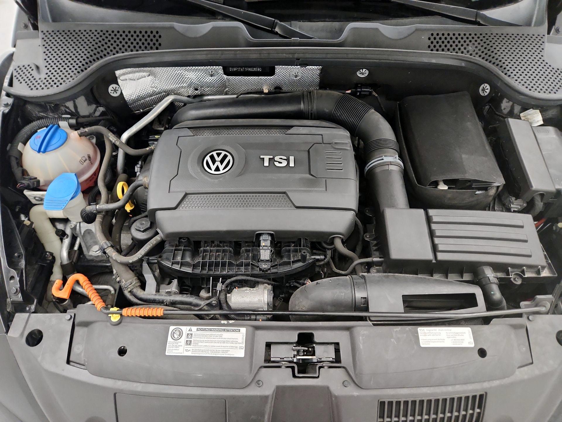 Thumbnail: 2015 Volkswagen Beetle - 20