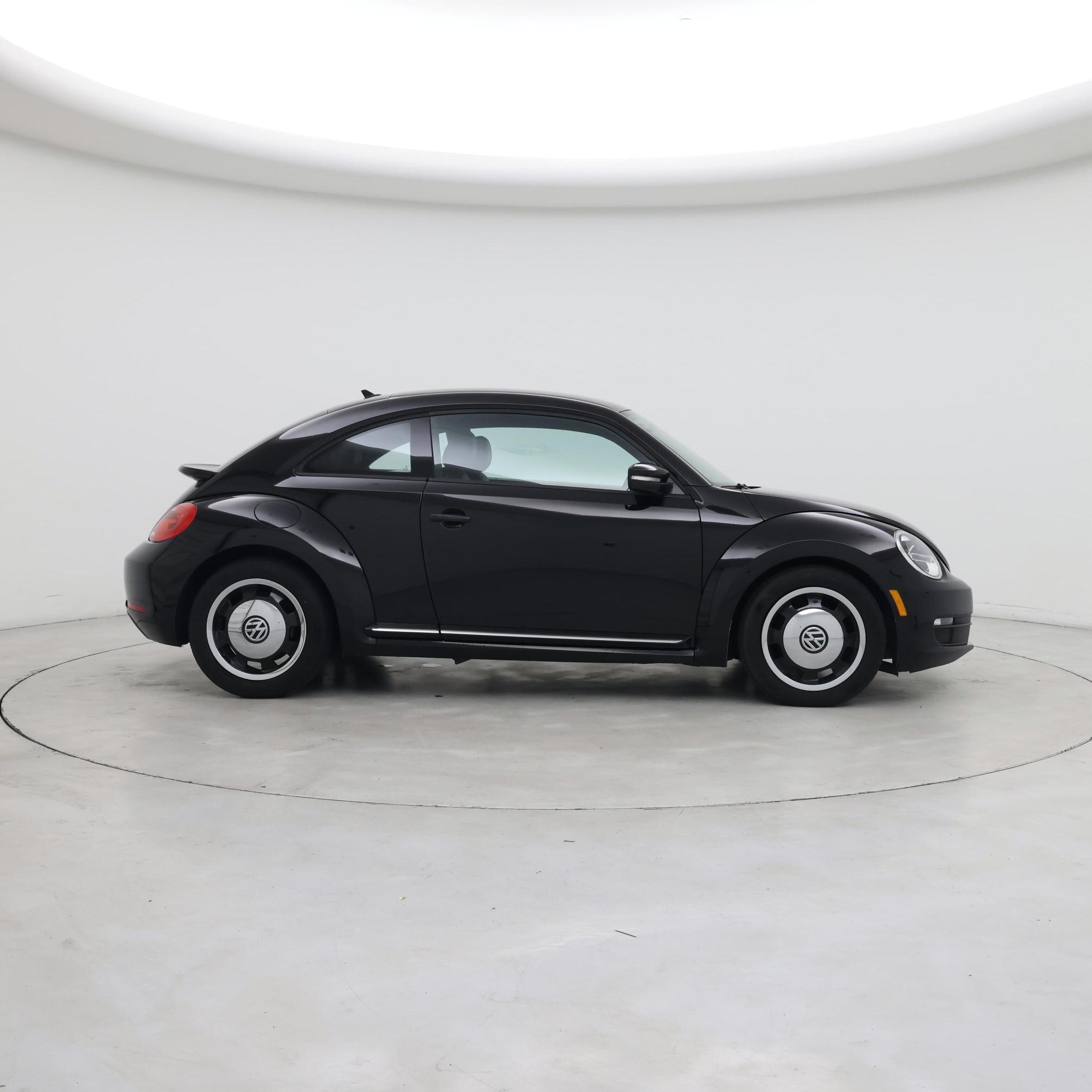 Thumbnail: 2015 Volkswagen Beetle - 7