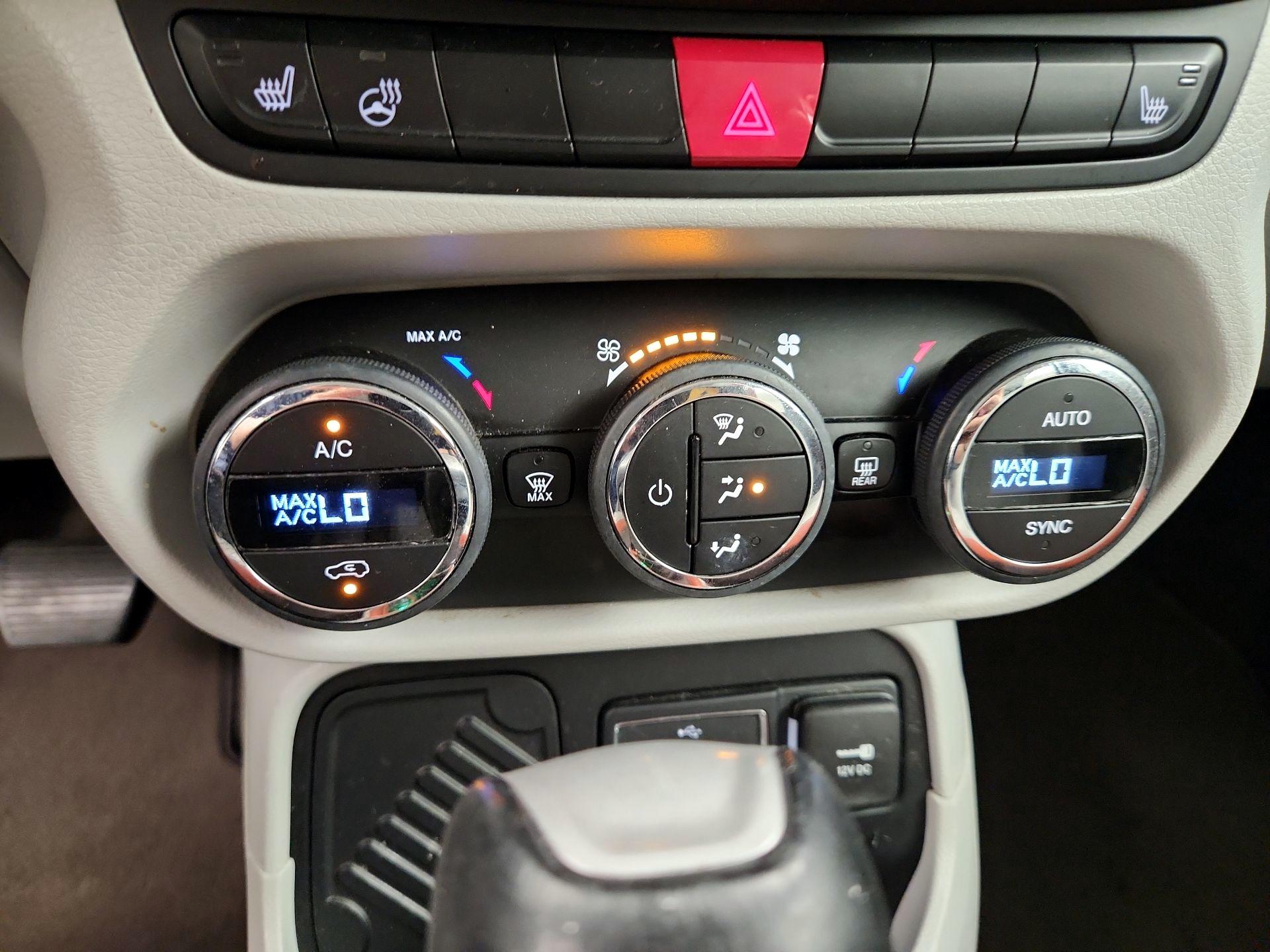Thumbnail: 2016 Jeep Renegade - 16