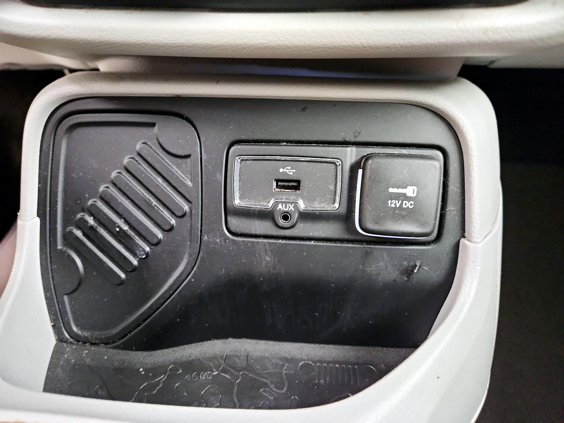 Thumbnail: 2016 Jeep Renegade - 18