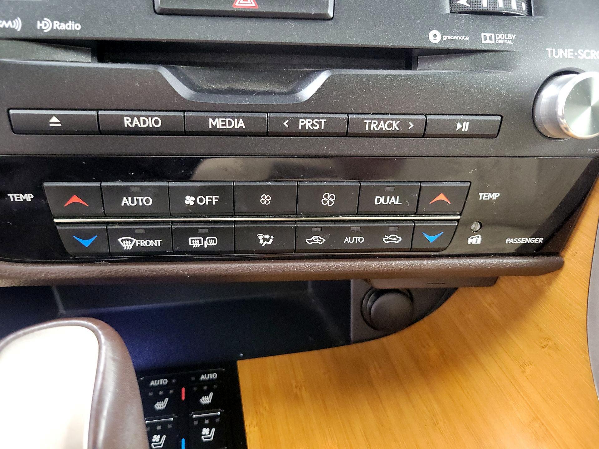 Thumbnail: 2019 Lexus RX - 17