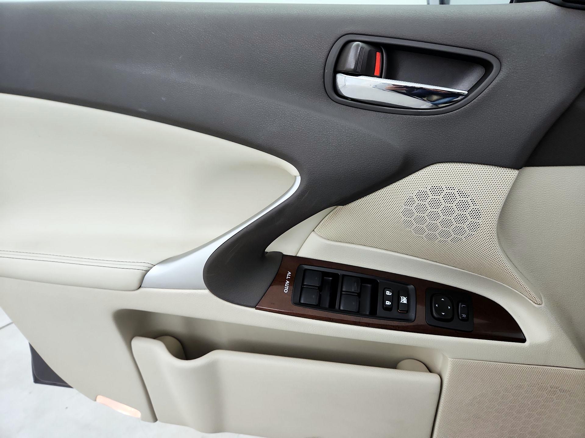 Thumbnail: 2013 Lexus IS - 12