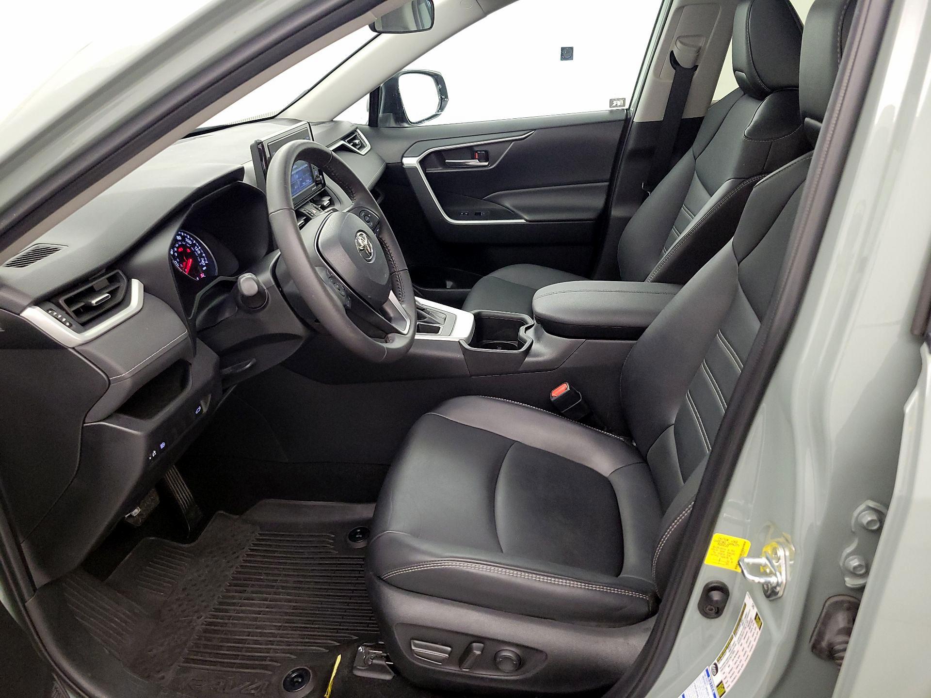 Thumbnail: 2022 Toyota RAV4 - 11