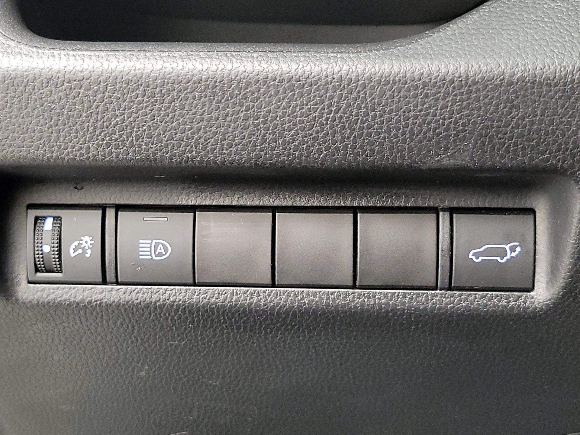 Thumbnail: 2022 Toyota RAV4 - 13