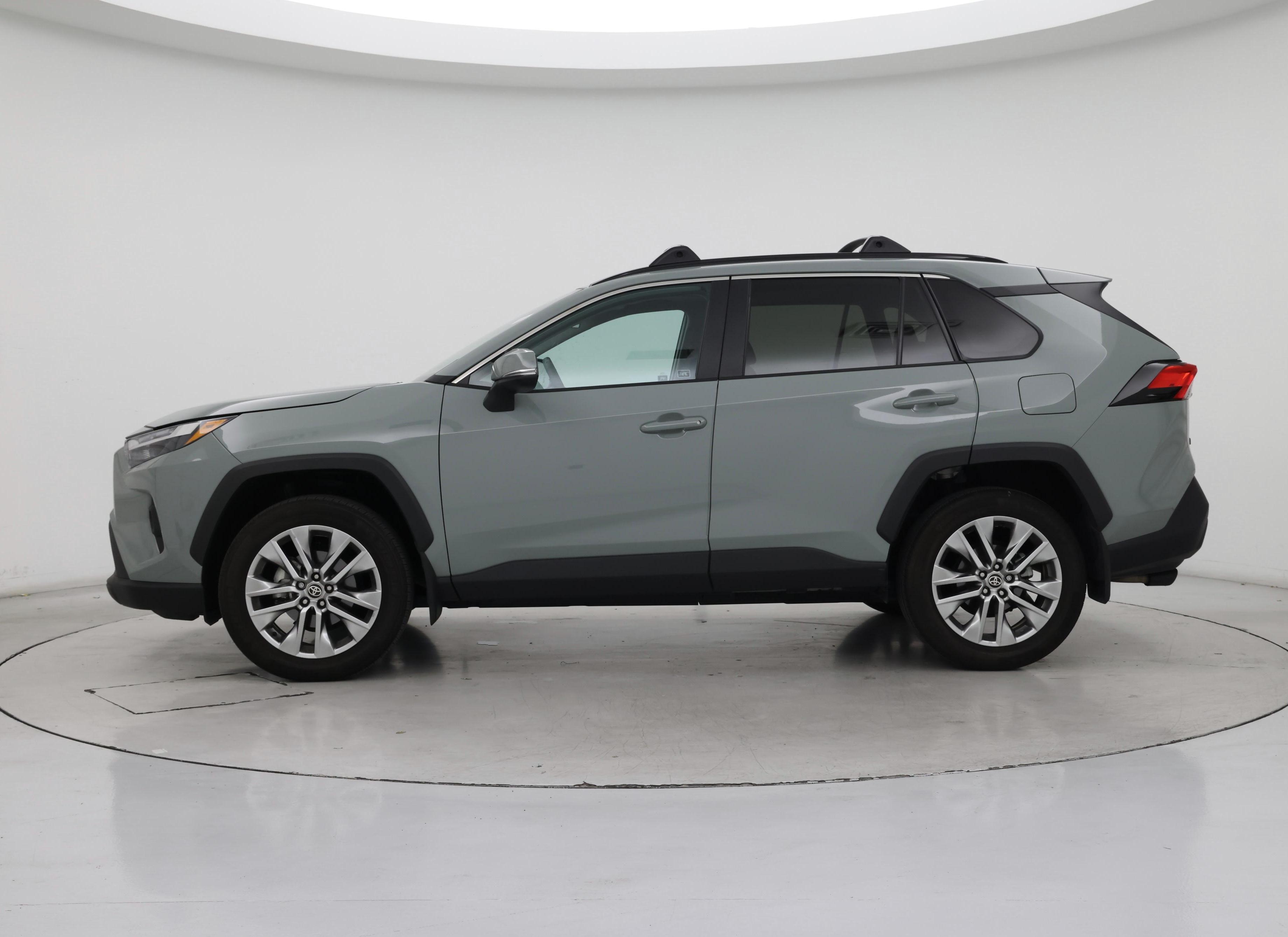 Thumbnail: 2022 Toyota RAV4 - 3