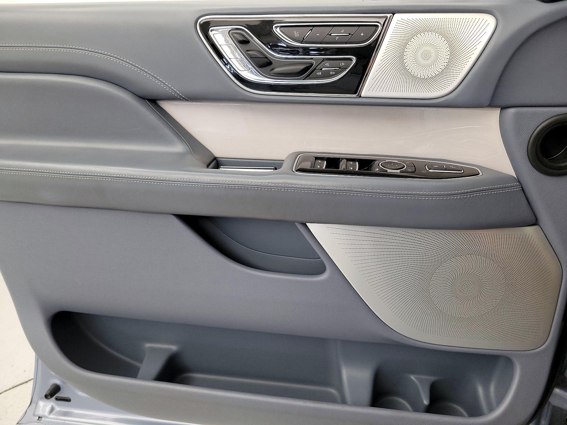 Thumbnail: 2020 Lincoln Navigator L - 12