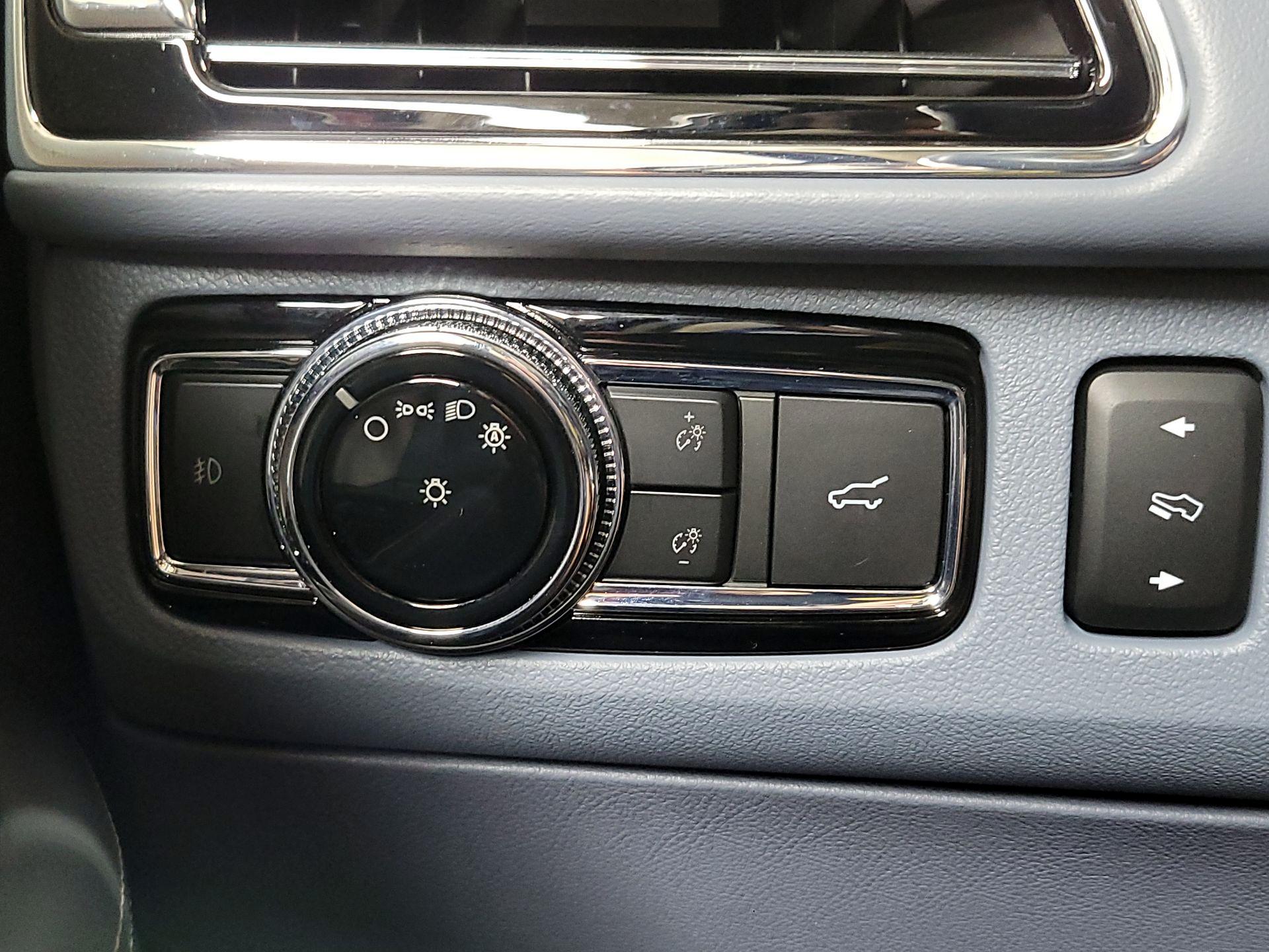 Thumbnail: 2020 Lincoln Navigator L - 13