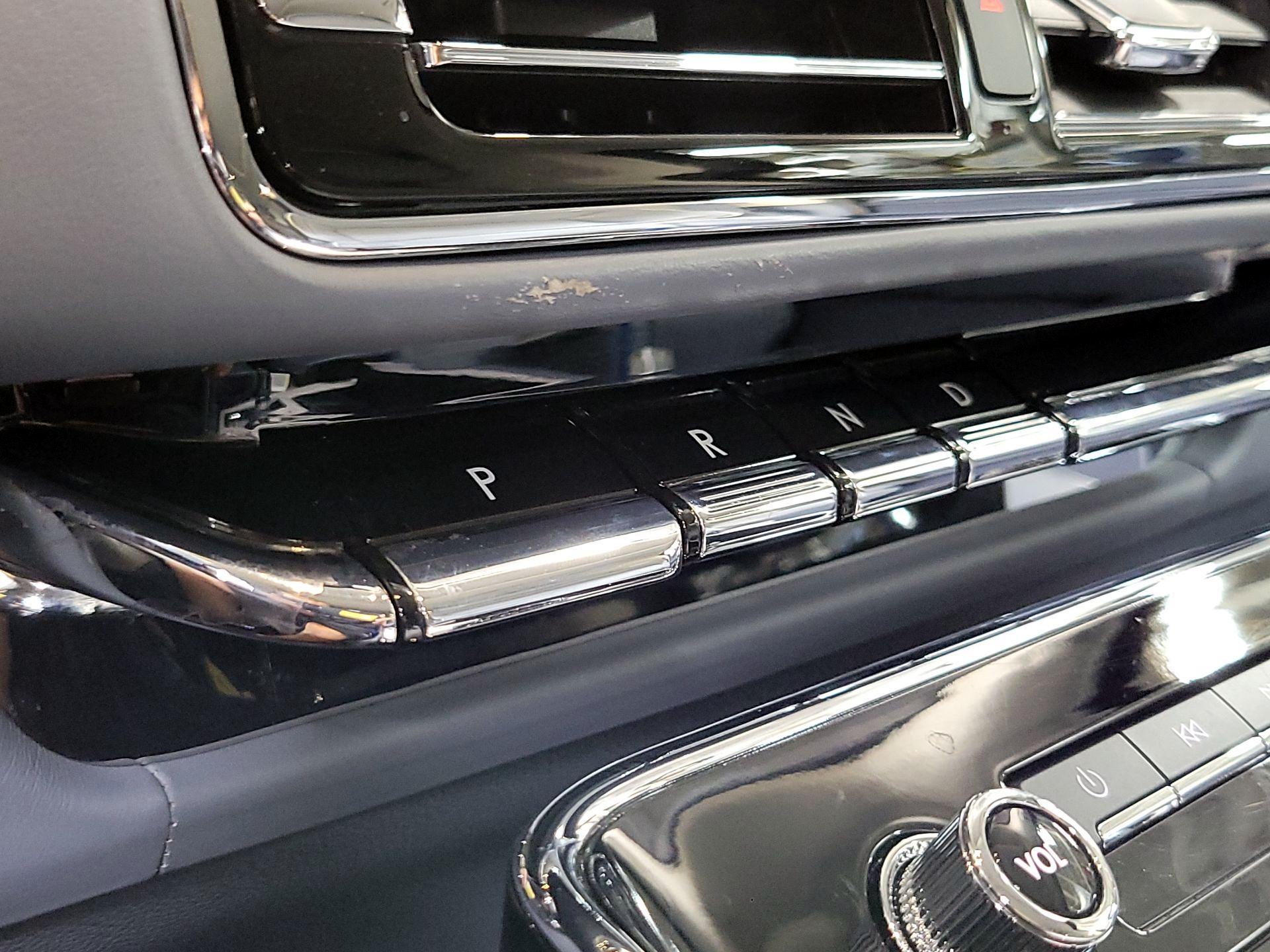 Thumbnail: 2020 Lincoln Navigator L - 18