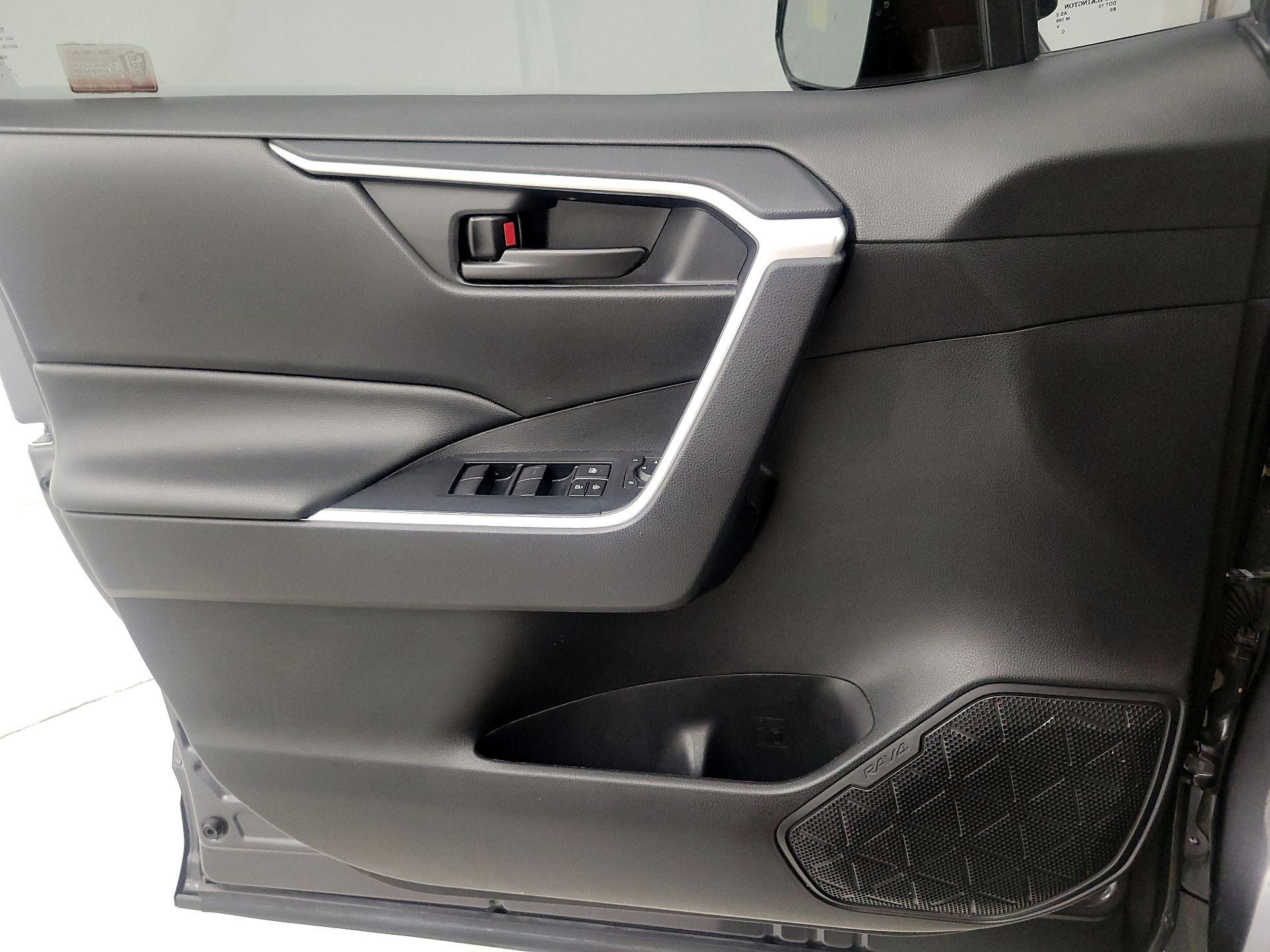 Thumbnail: 2020 Toyota RAV4 - 12