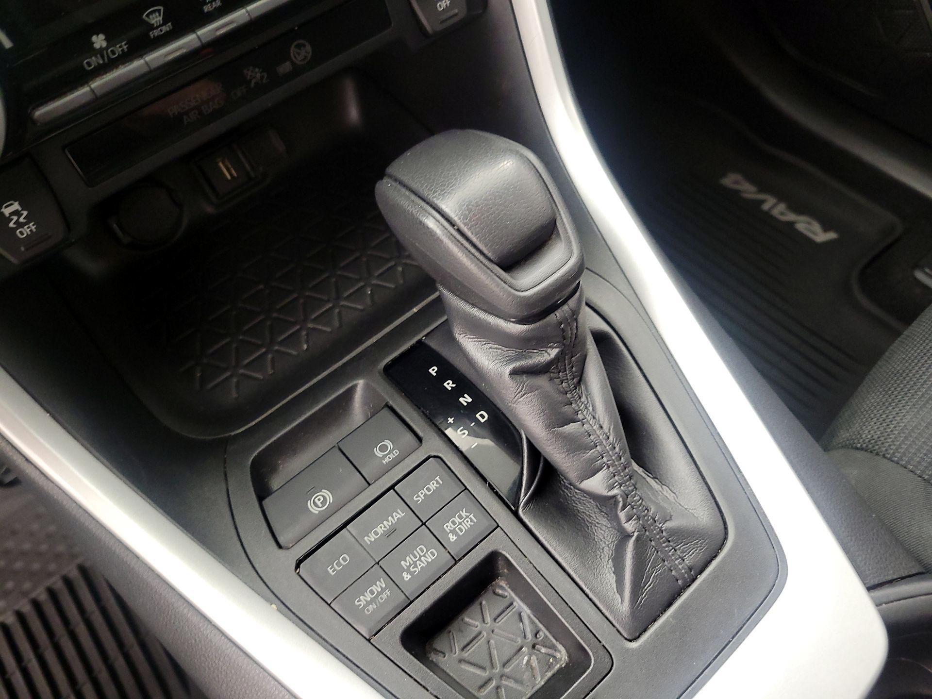 Thumbnail: 2020 Toyota RAV4 - 17