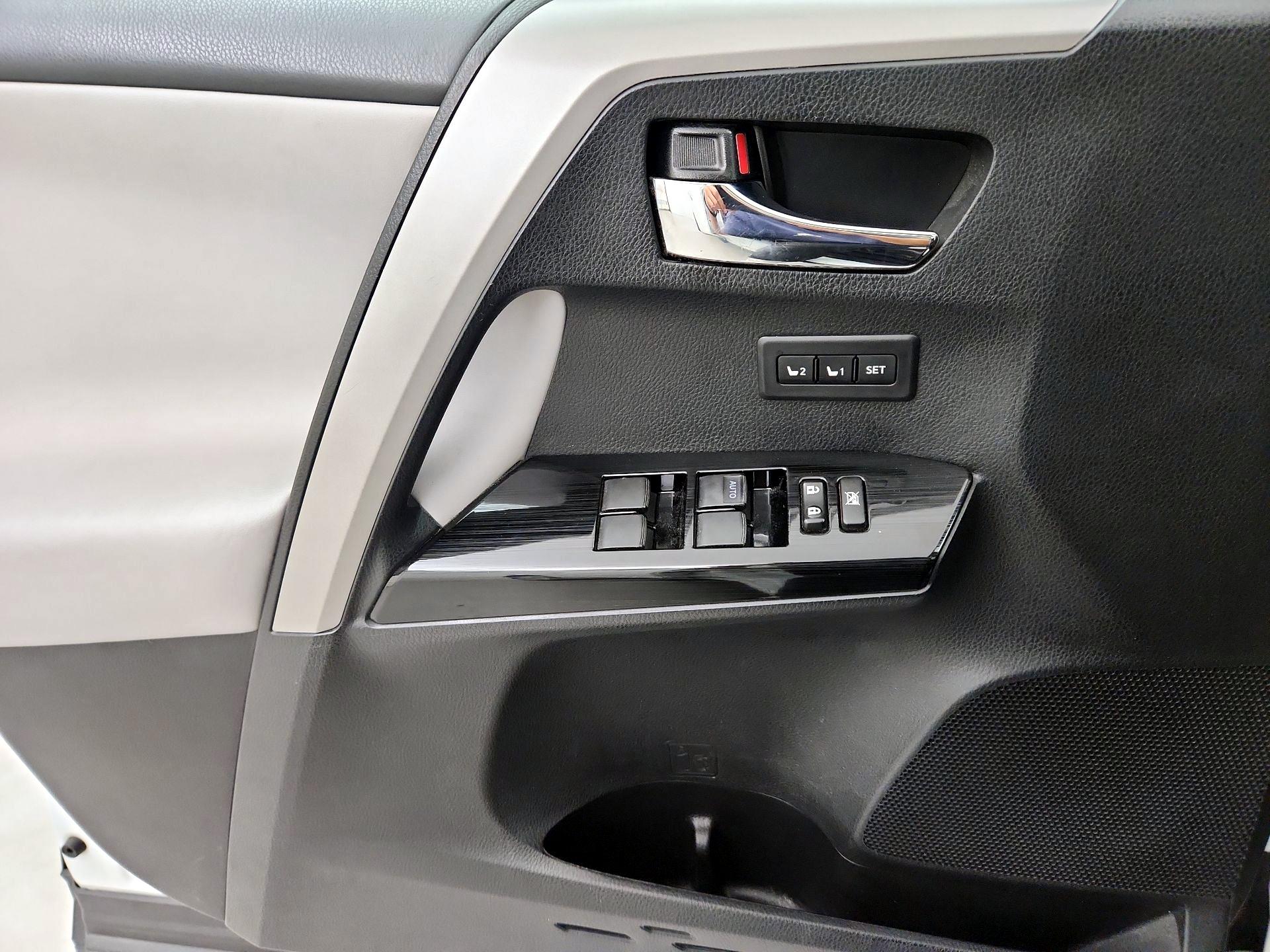 Thumbnail: 2016 Toyota RAV4 - 12