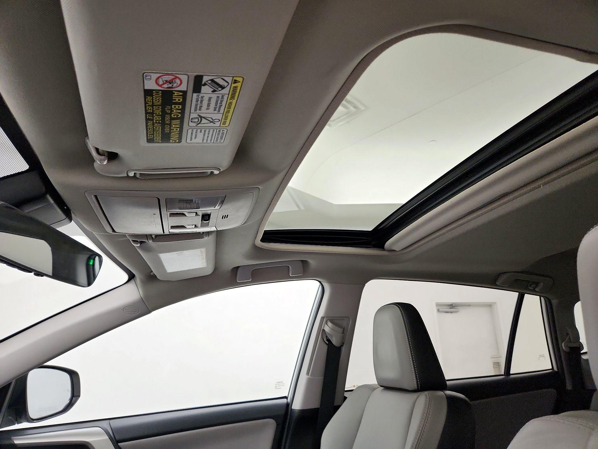 Thumbnail: 2016 Toyota RAV4 - 20
