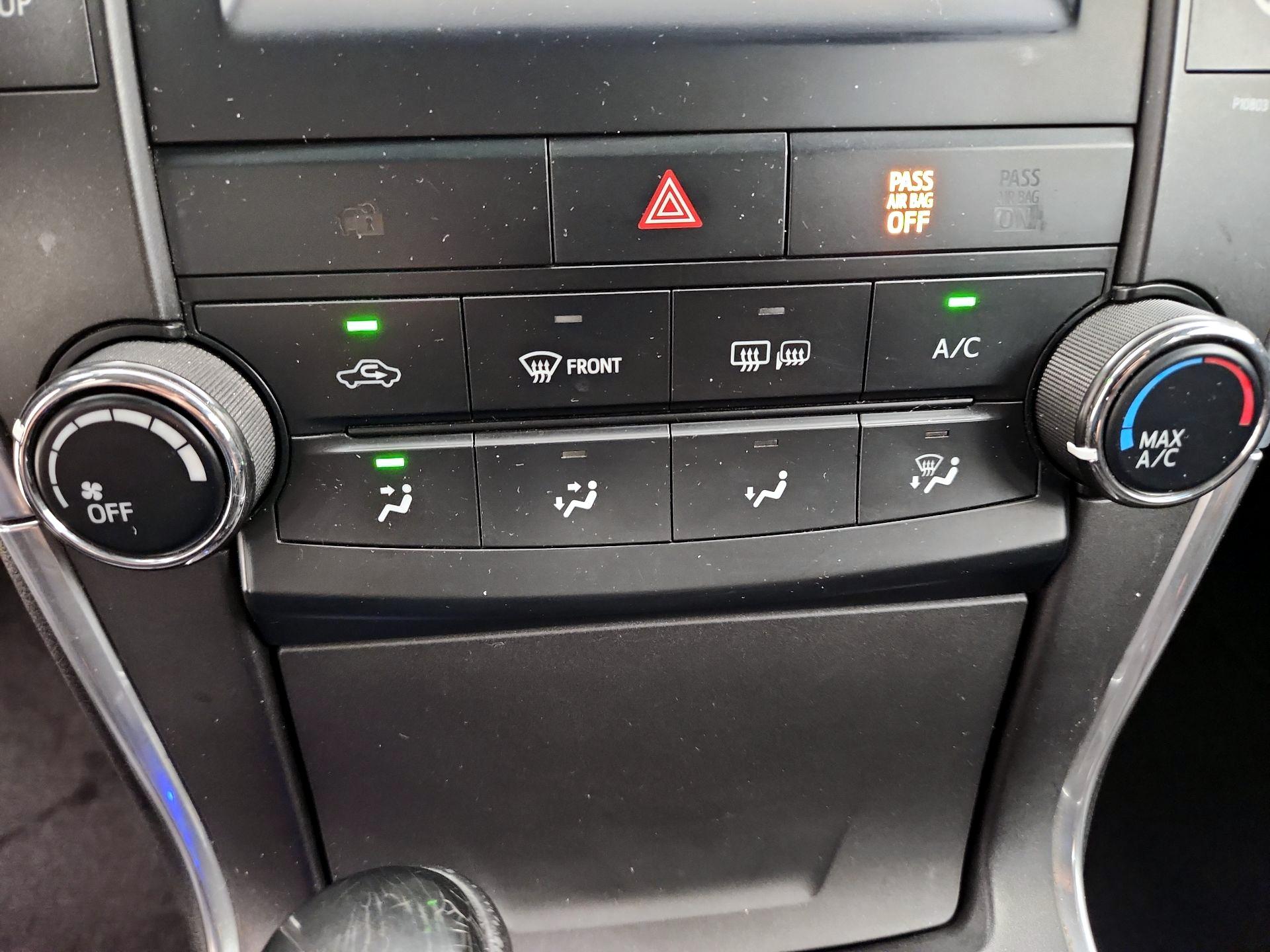 Thumbnail: 2015 Toyota Camry - 14