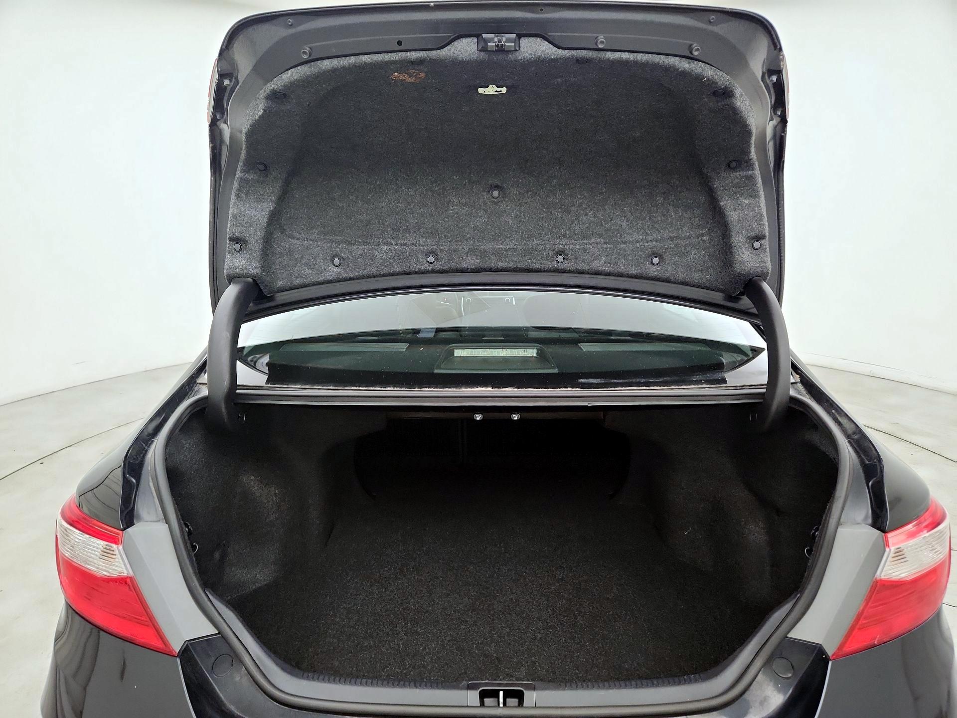 Thumbnail: 2015 Toyota Camry - 18