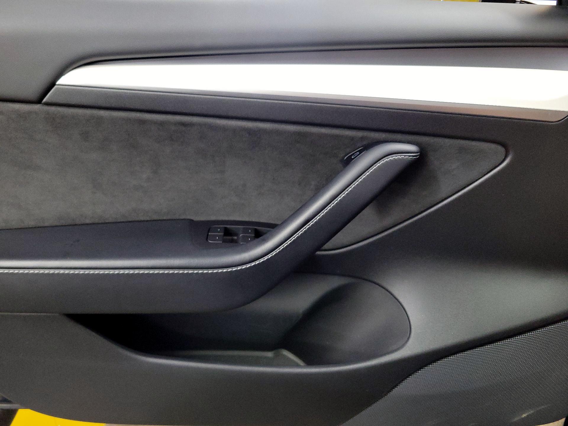 Thumbnail: 2021 Tesla Model 3 - 12