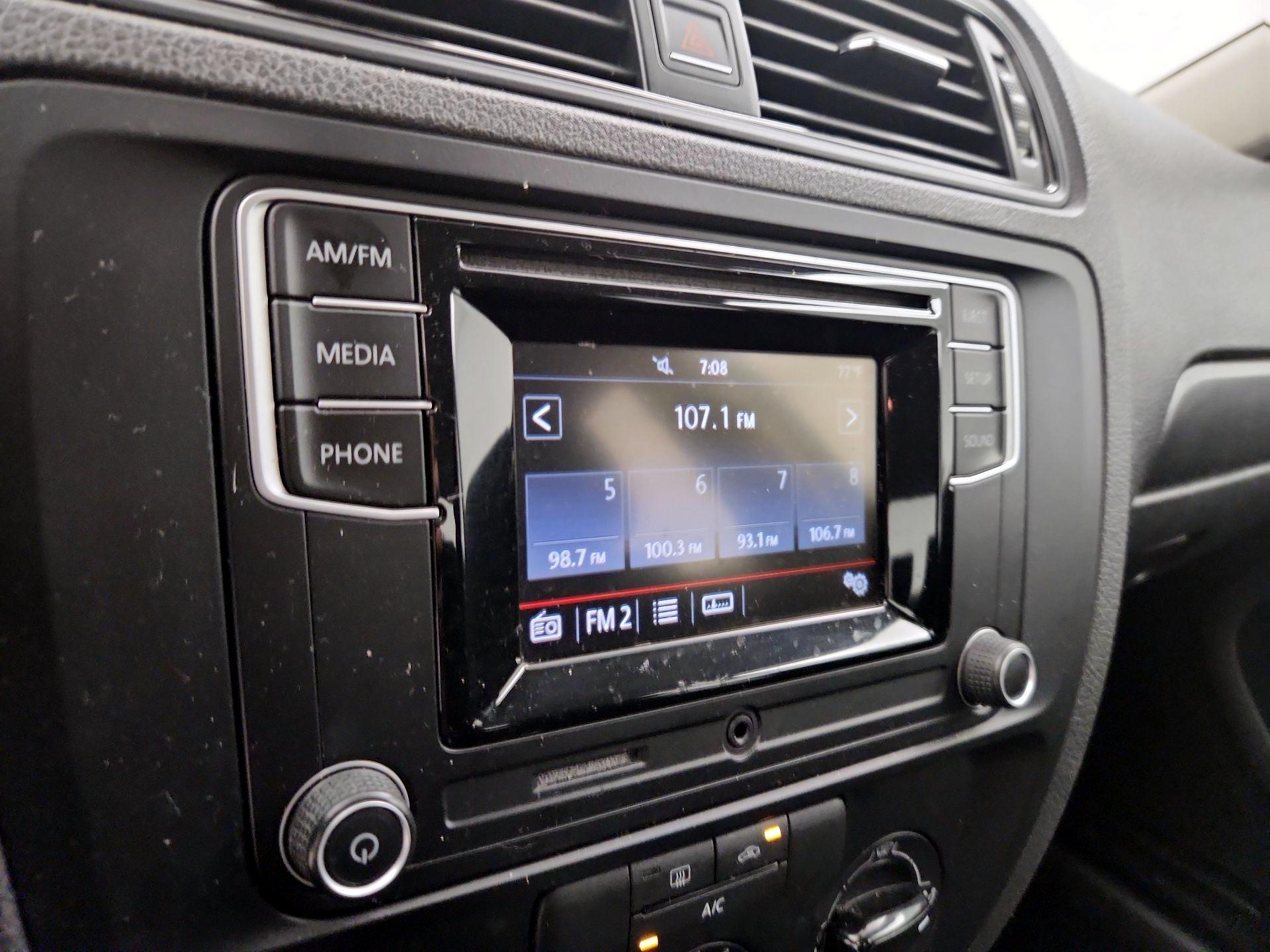 Thumbnail: 2016 Volkswagen Jetta - 14