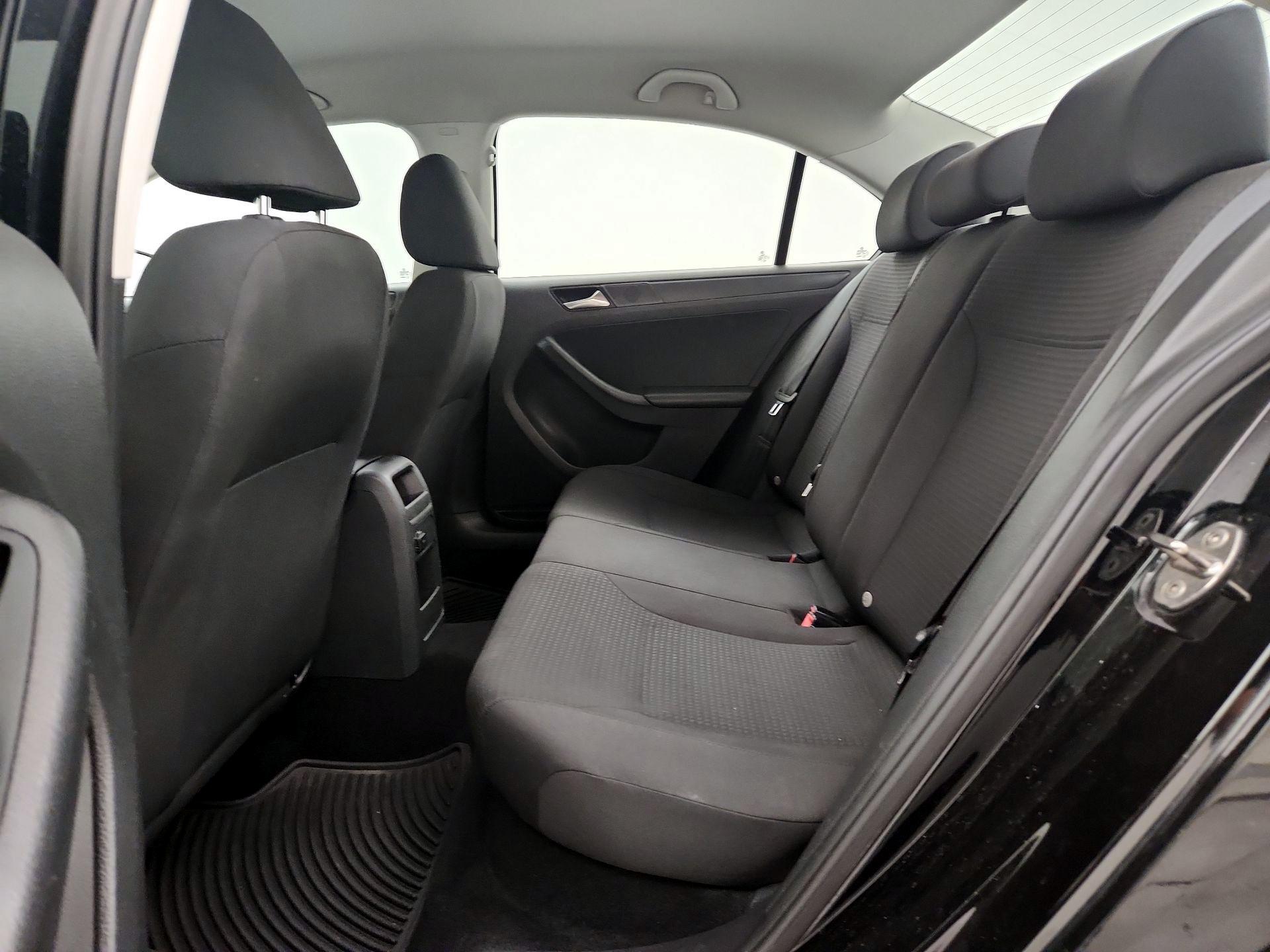 Thumbnail: 2016 Volkswagen Jetta - 18