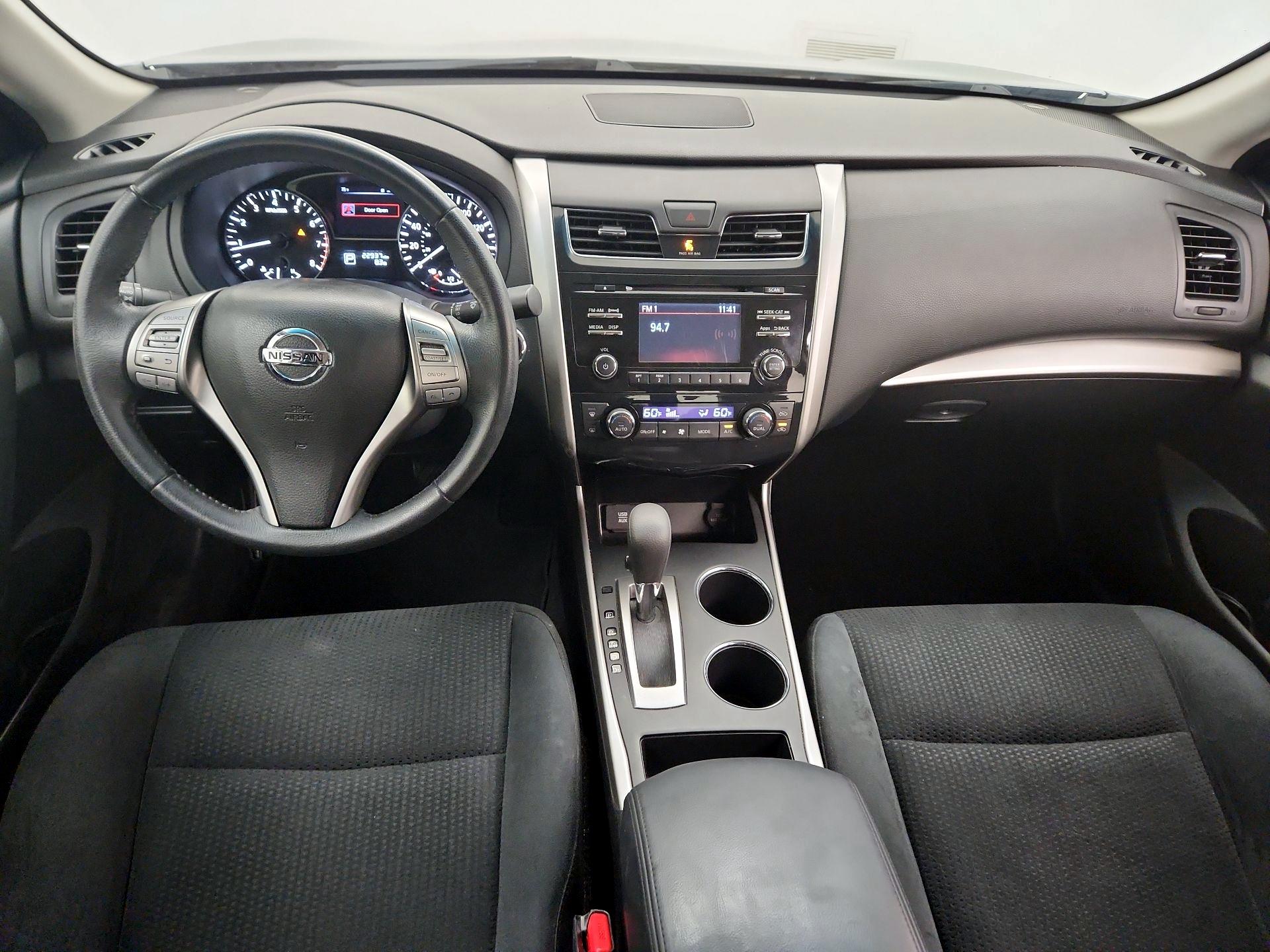 Thumbnail: 2015 Nissan Altima - 9