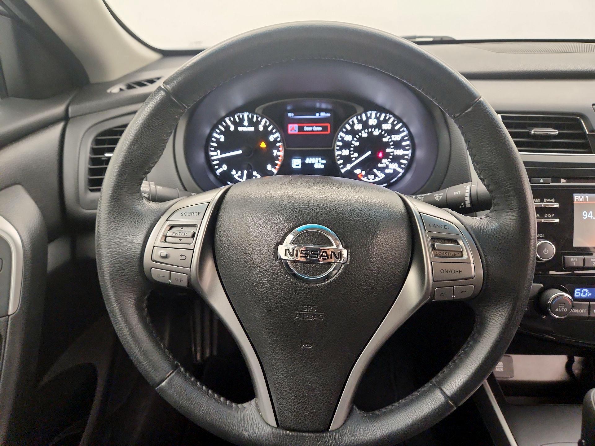 Thumbnail: 2015 Nissan Altima - 10