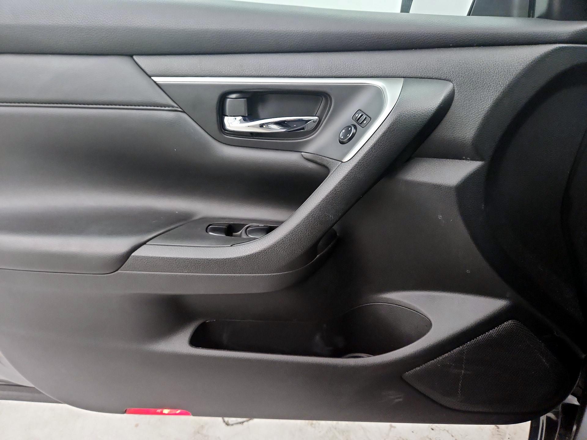 Thumbnail: 2015 Nissan Altima - 12