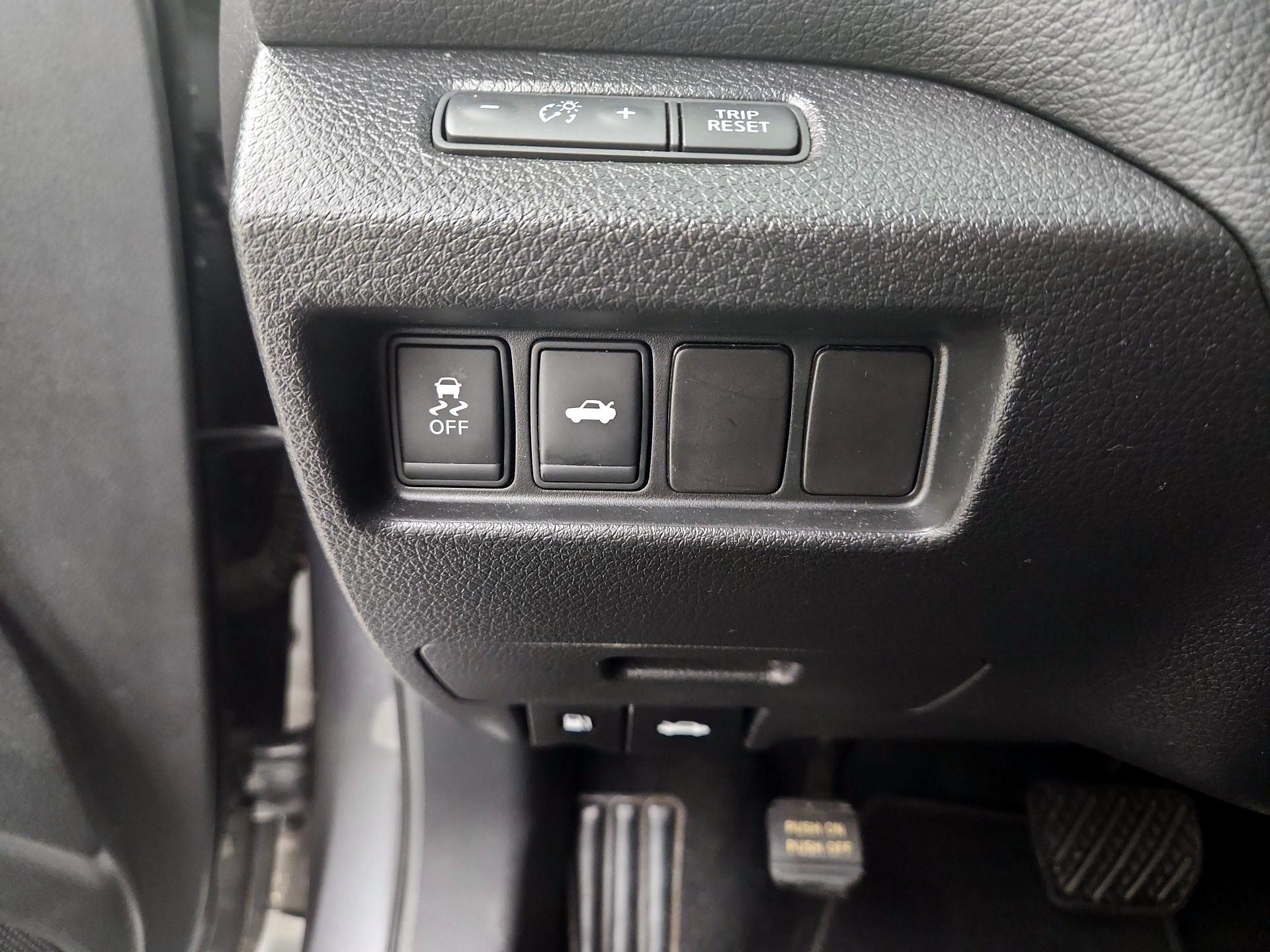 Thumbnail: 2015 Nissan Altima - 13