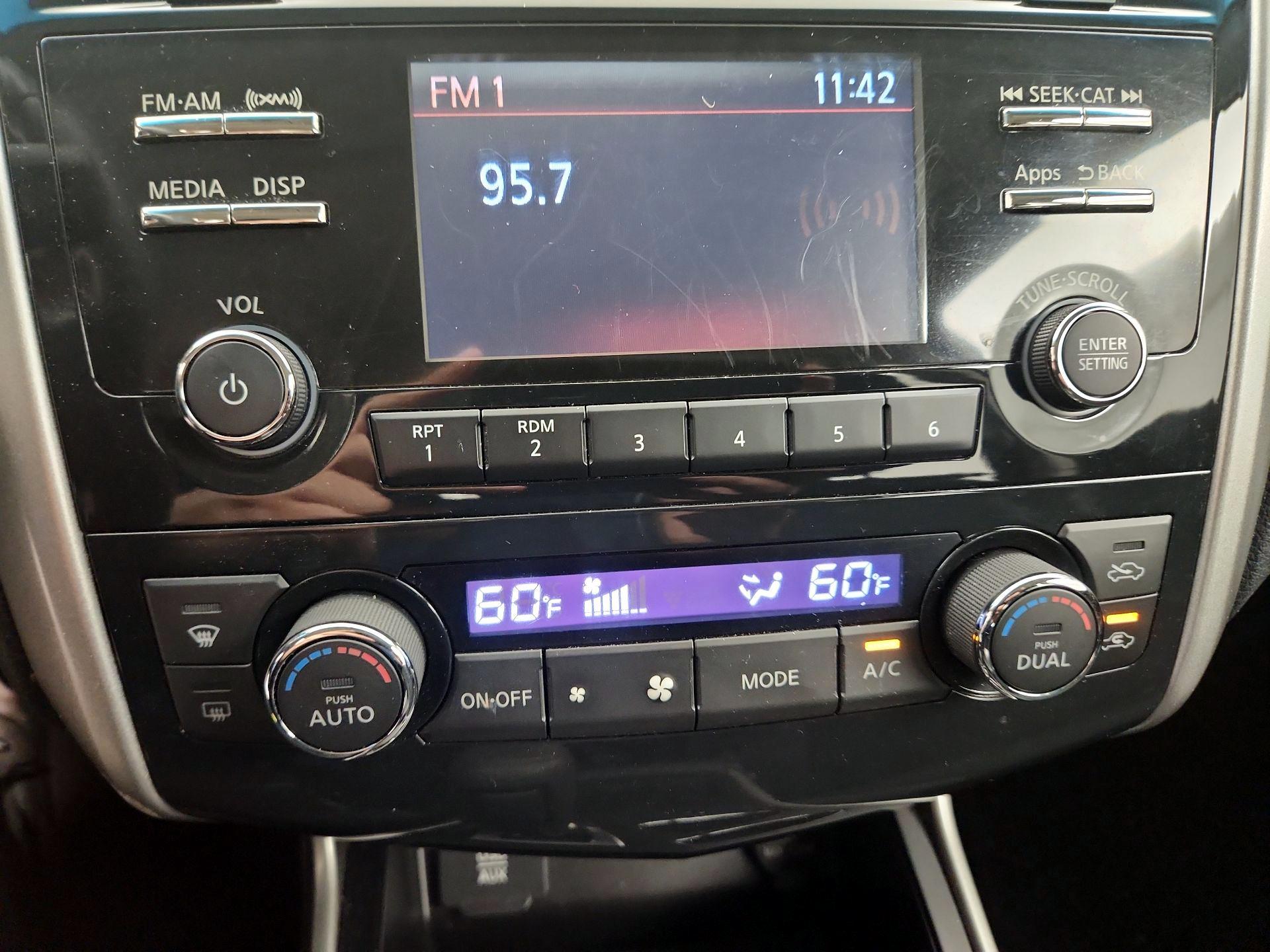 Thumbnail: 2015 Nissan Altima - 15