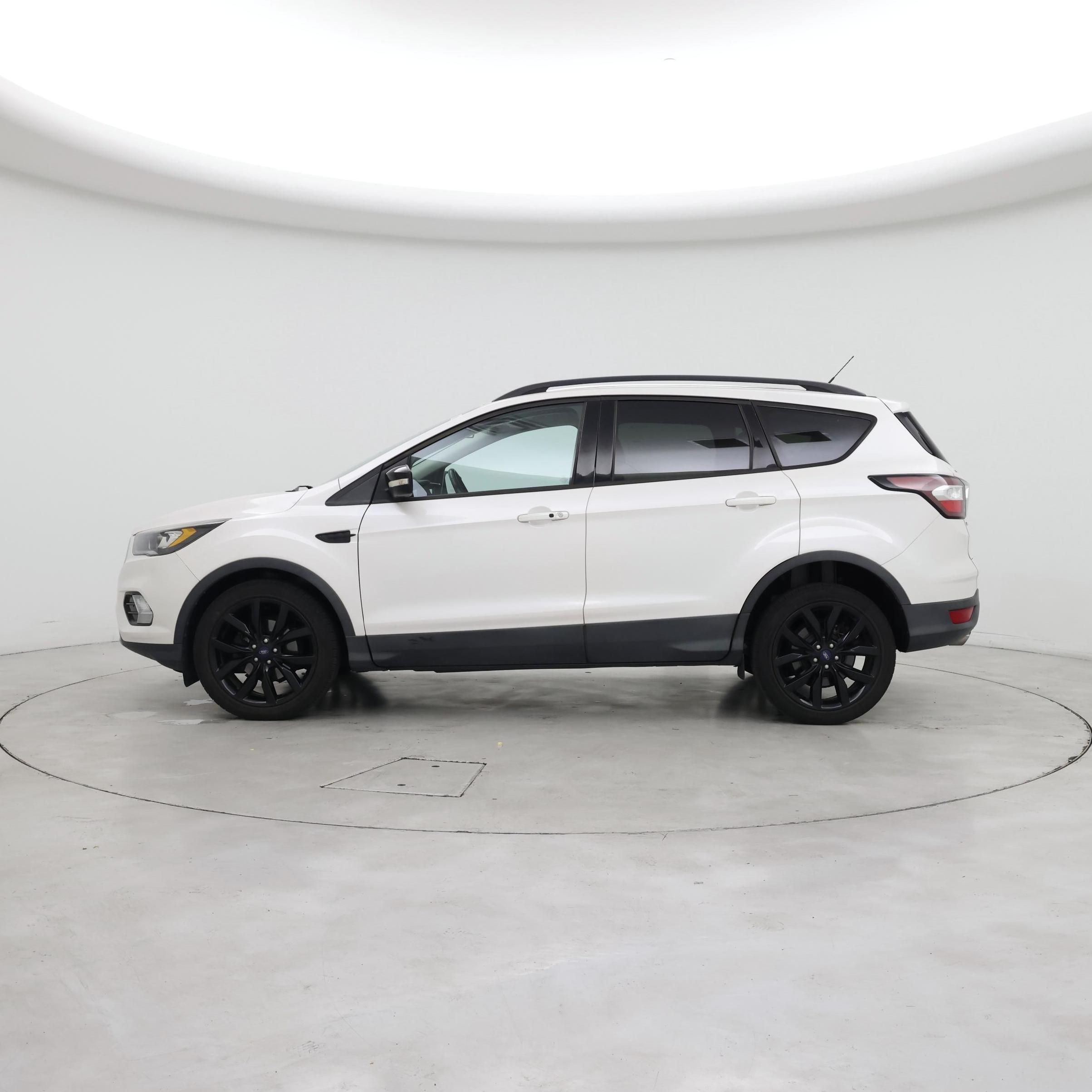 Thumbnail: 2017 Ford Escape - 3