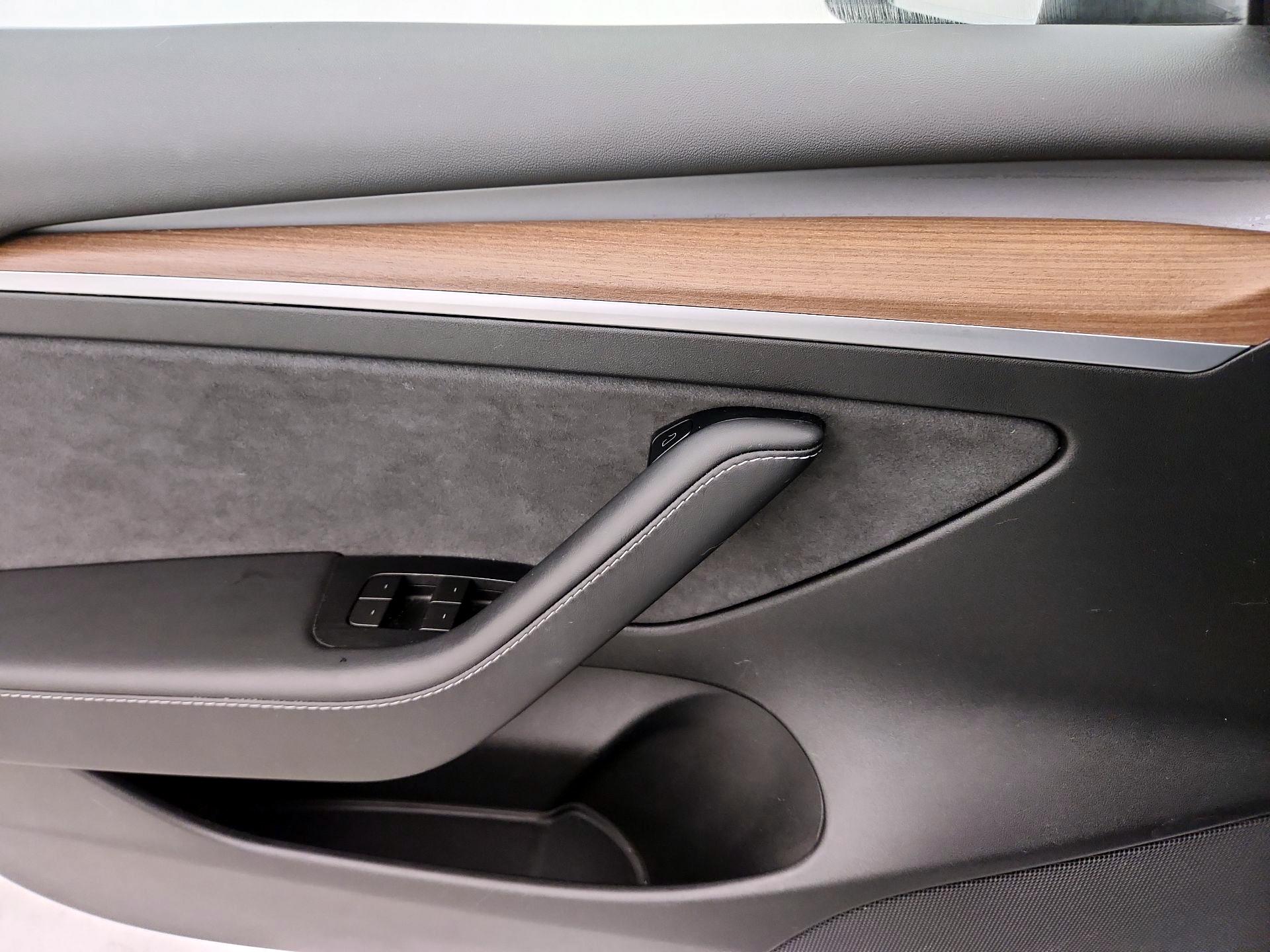 Thumbnail: 2022 Tesla Model 3 - 12