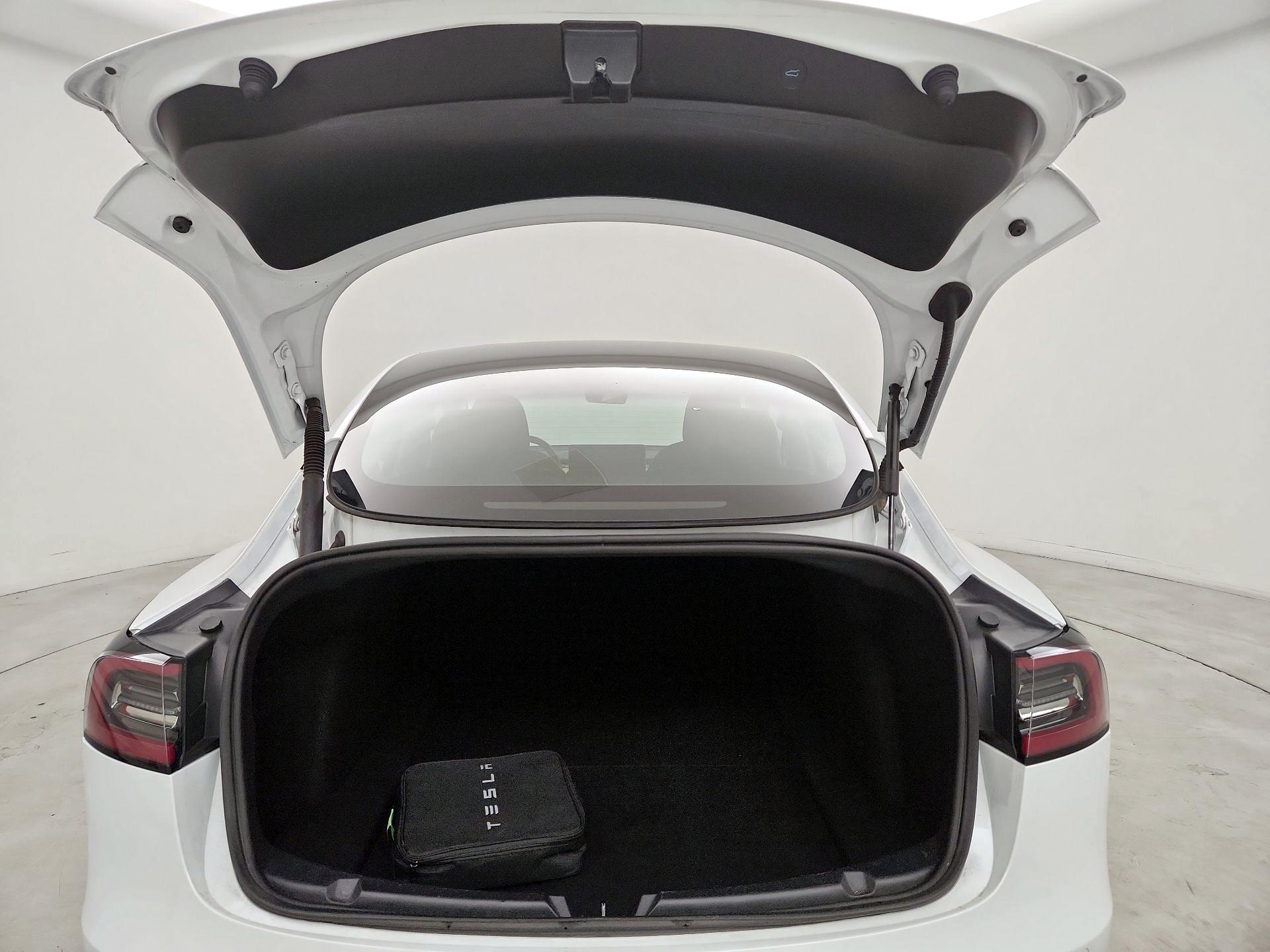 Thumbnail: 2022 Tesla Model 3 - 19