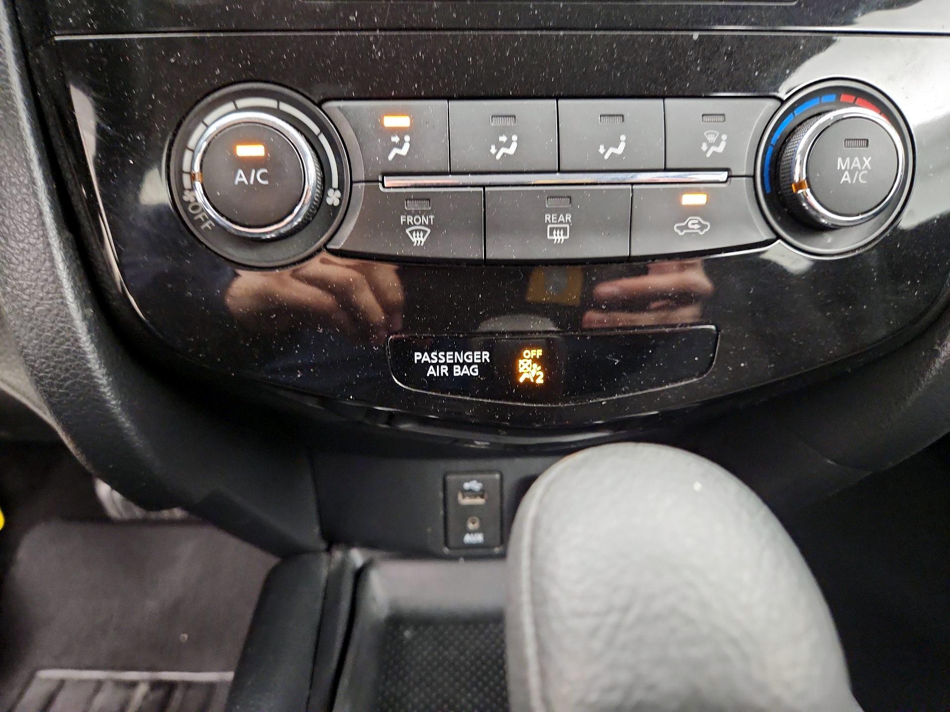 Thumbnail: 2016 Nissan Rogue - 16