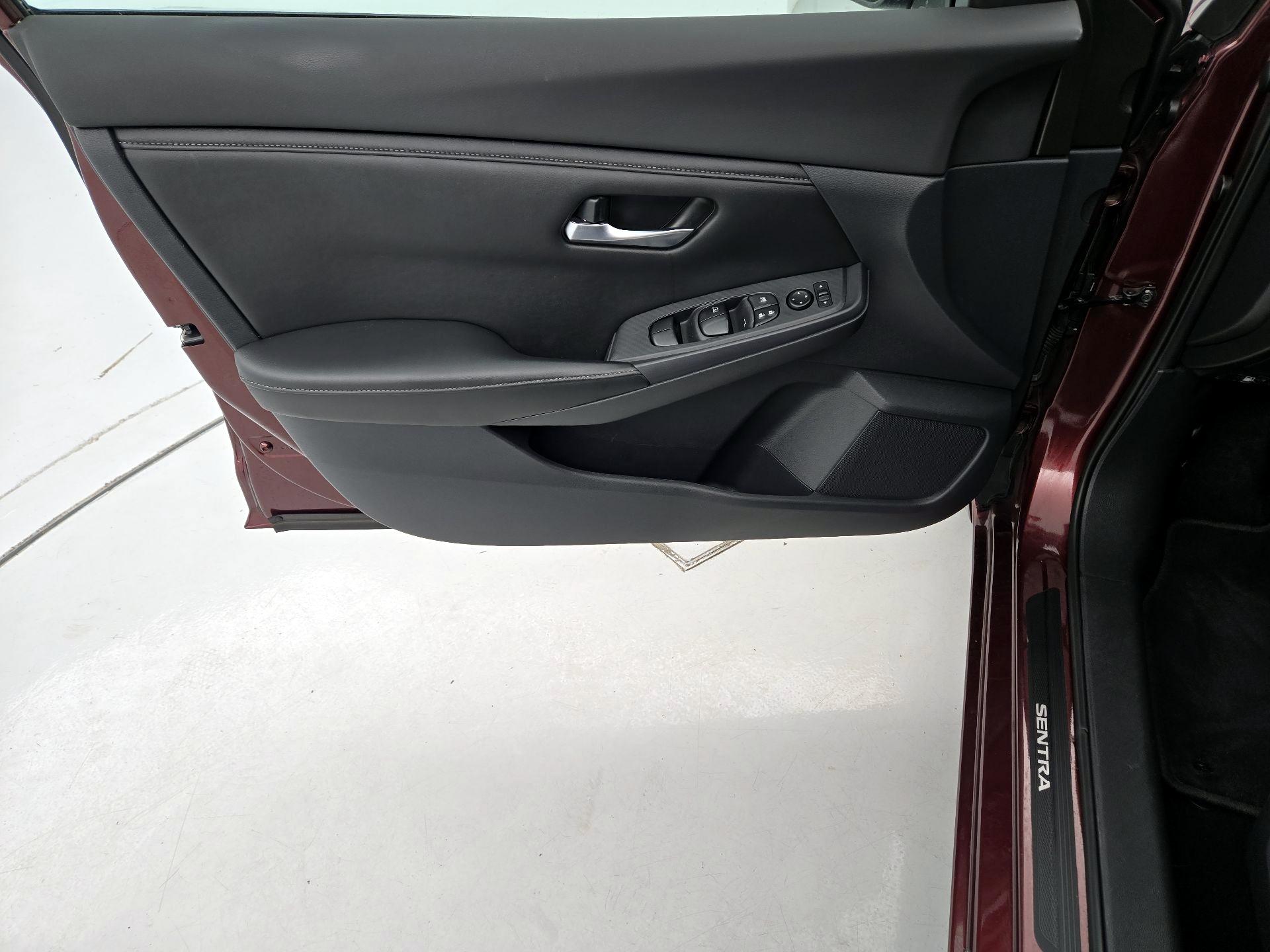 Thumbnail: 2021 Nissan Sentra - 12