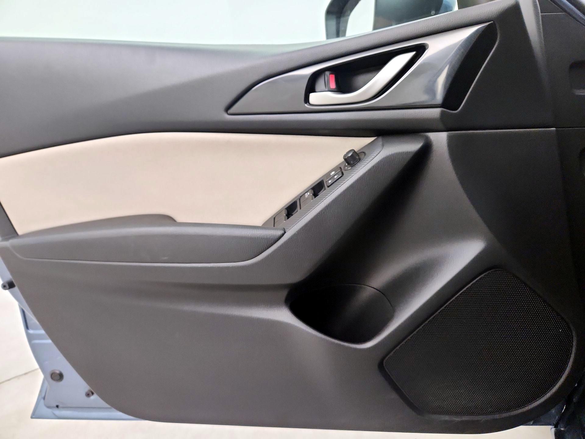 Thumbnail: 2016 Mazda Mazda3 - 12