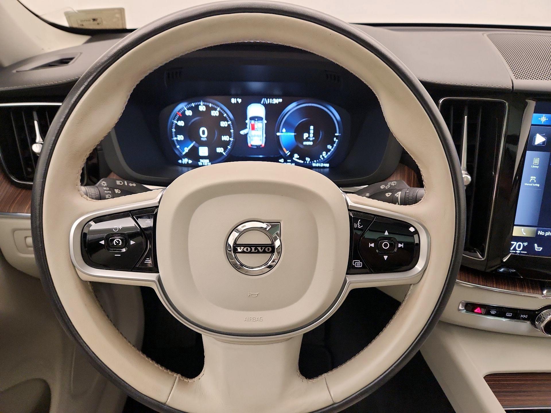 Thumbnail: 2020 Volvo XC60 - 10