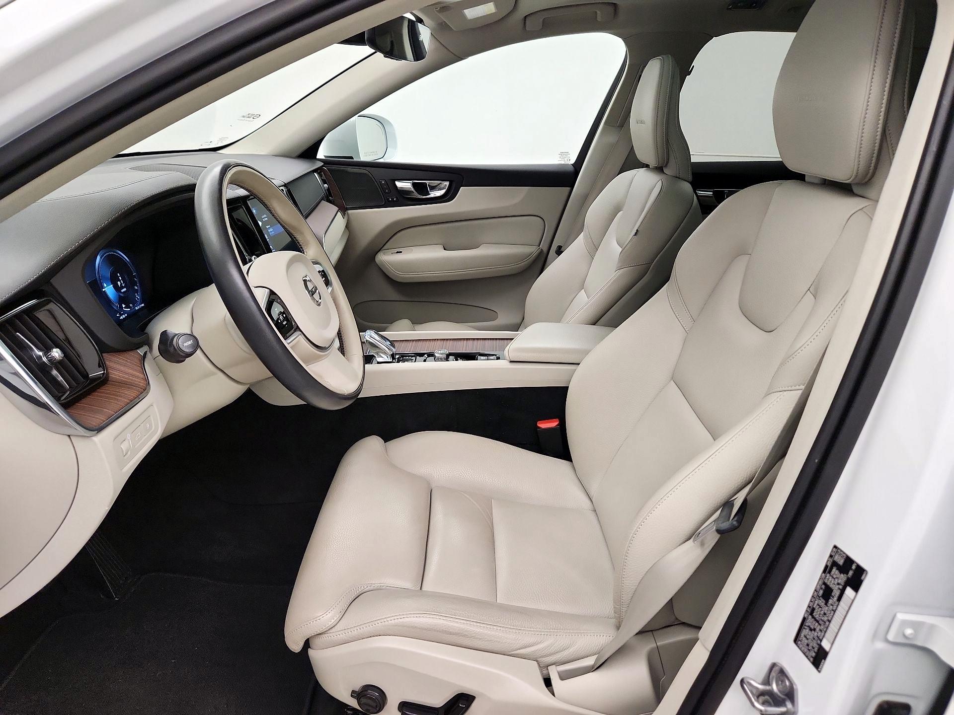 Thumbnail: 2020 Volvo XC60 - 11