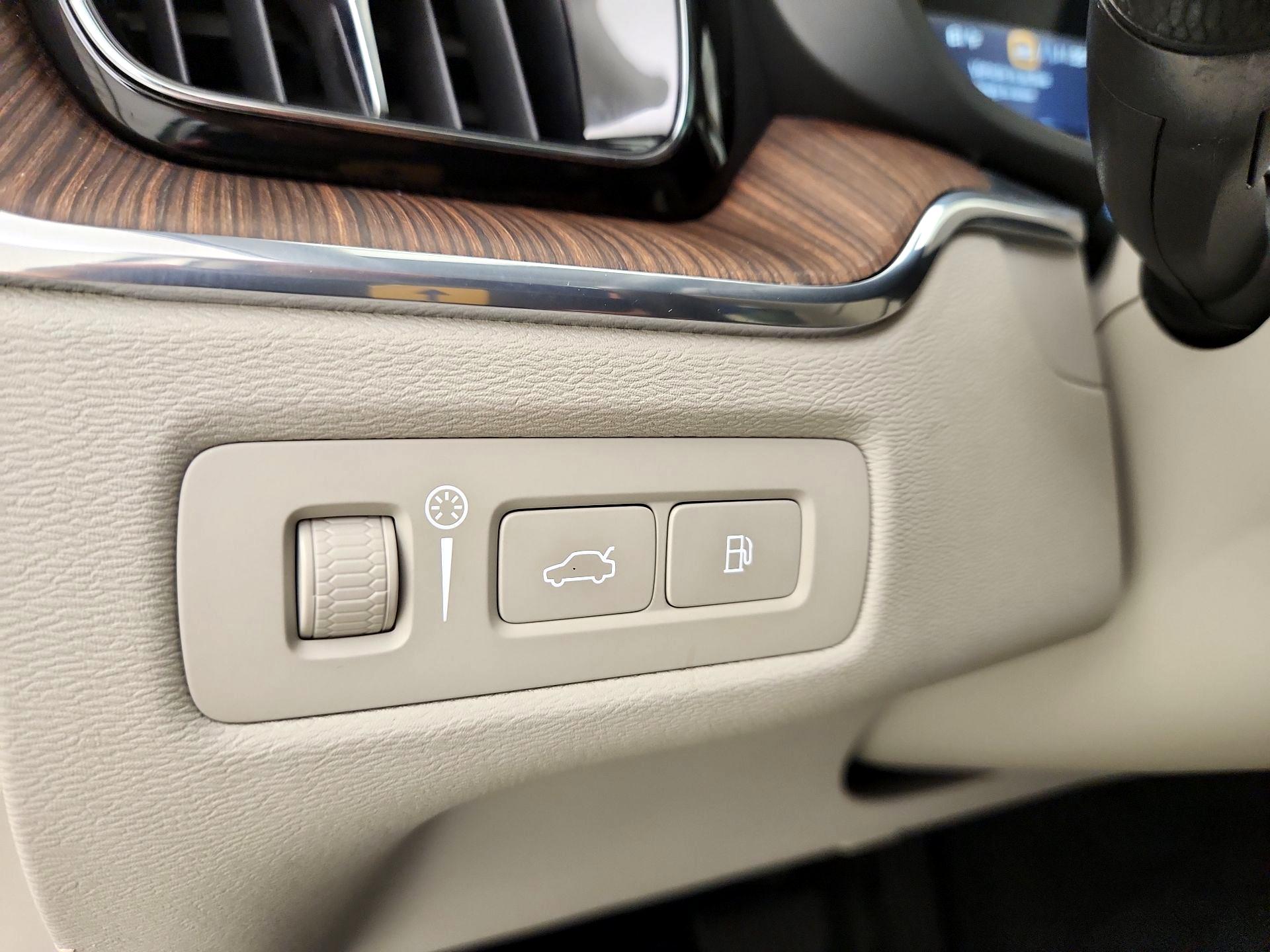 Thumbnail: 2020 Volvo XC60 - 13