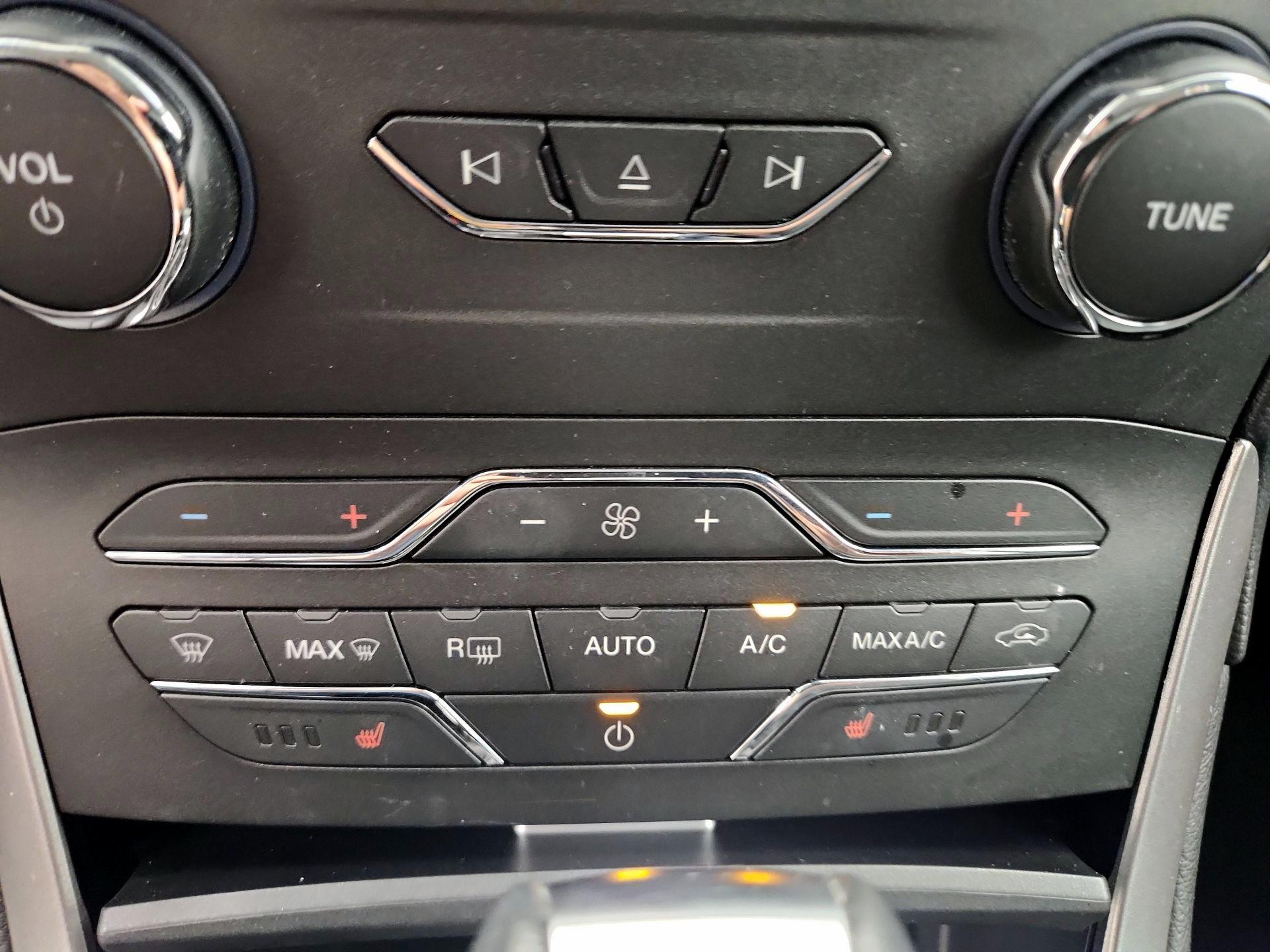 Thumbnail: 2018 Ford Edge - 17