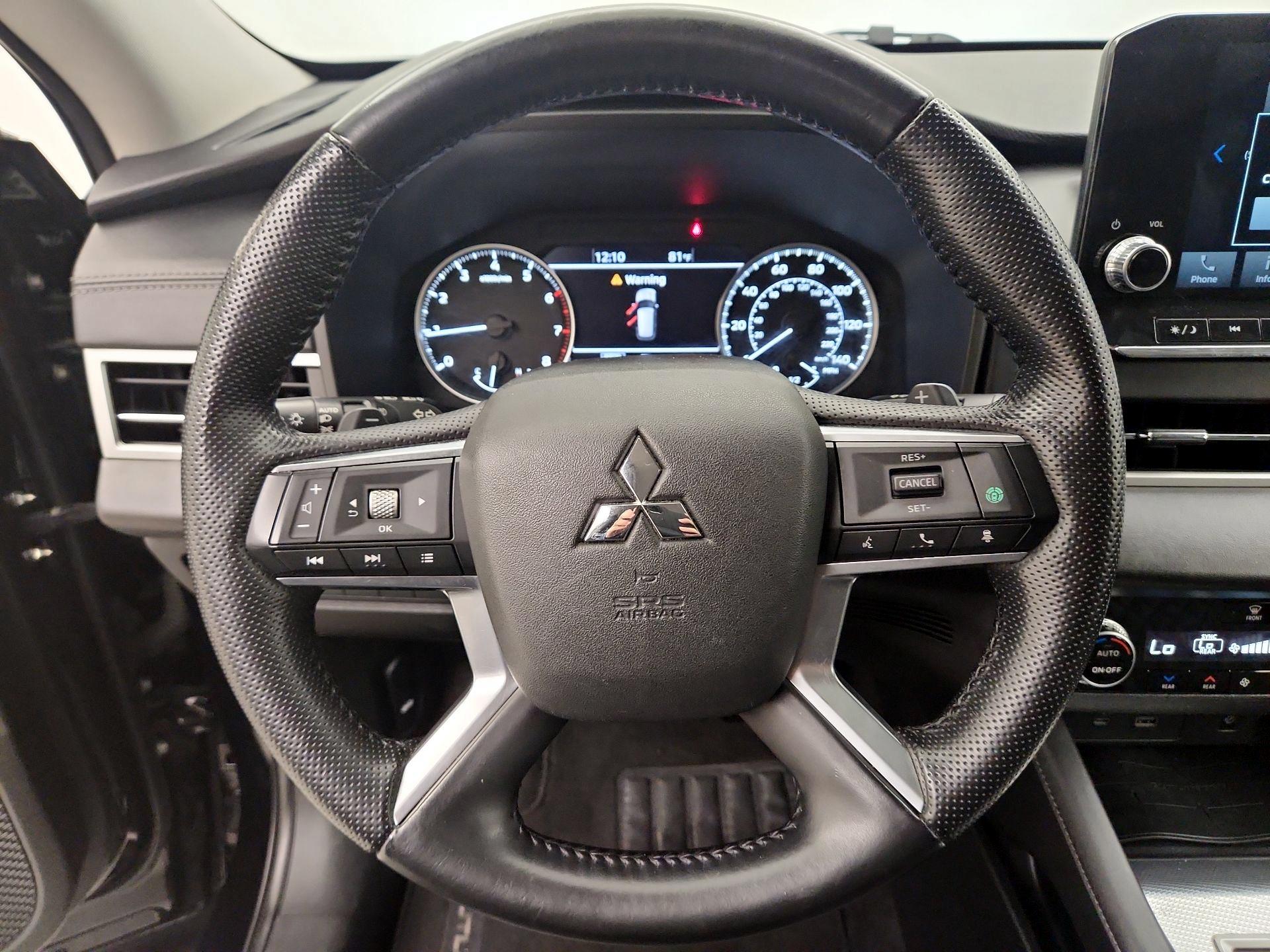 Thumbnail: 2022 Mitsubishi Outlander - 10