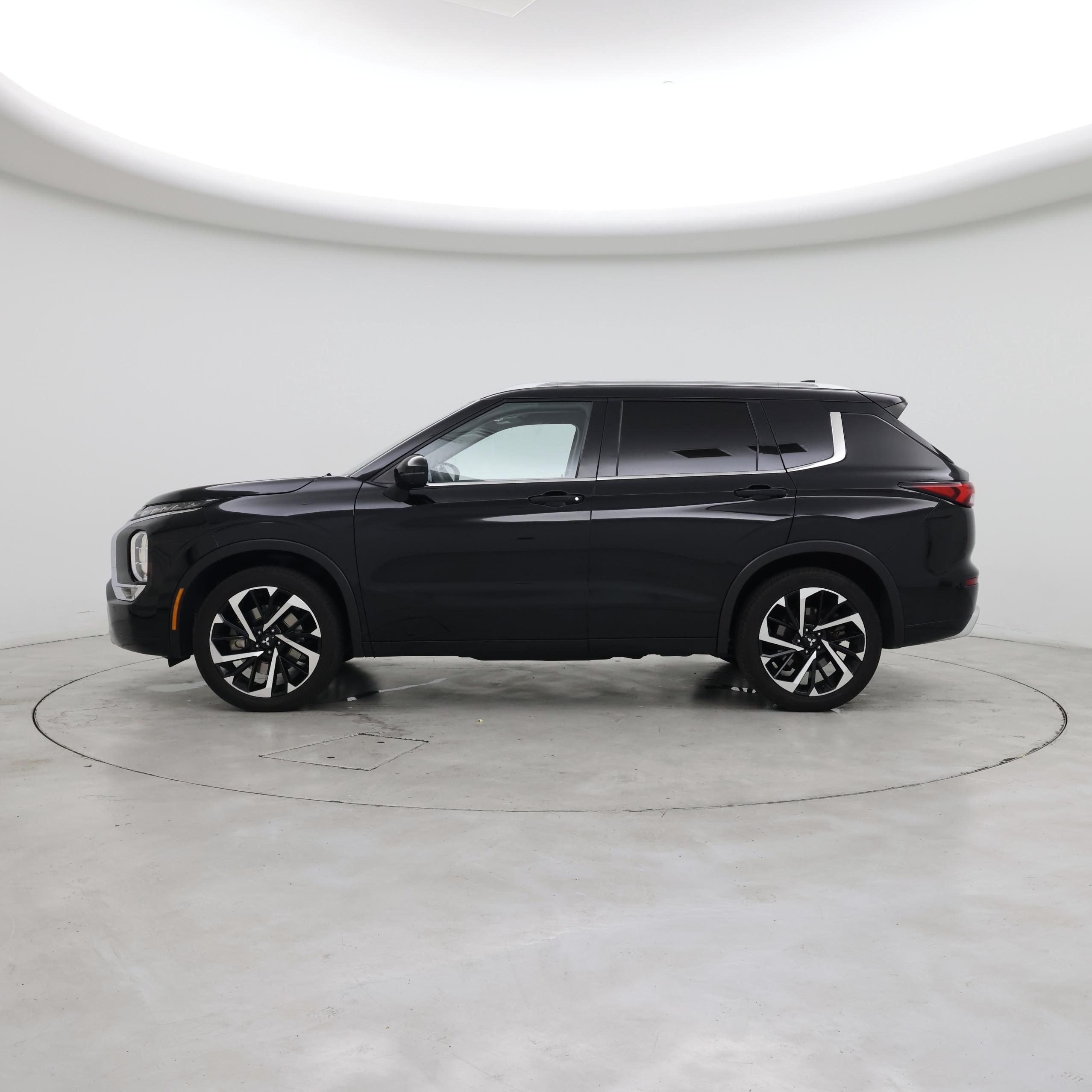 Thumbnail: 2022 Mitsubishi Outlander - 3