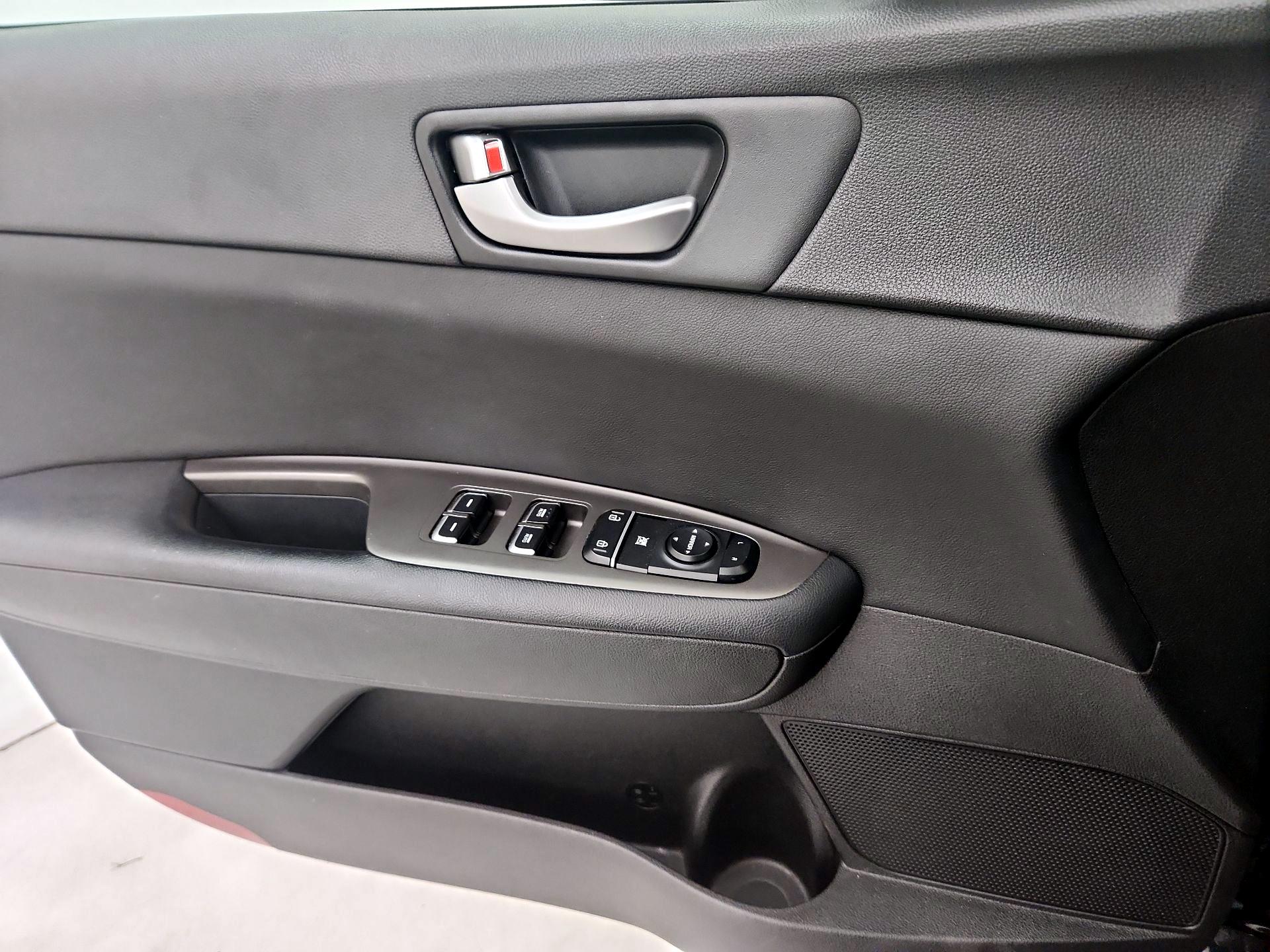 Thumbnail: 2019 Kia Optima - 12